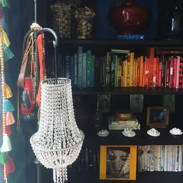 READING RAINBOW π π .
.
.
#design #designer #designinspo #color #stylist #bookcasestyling #2pmcreativelab @meganacboswell