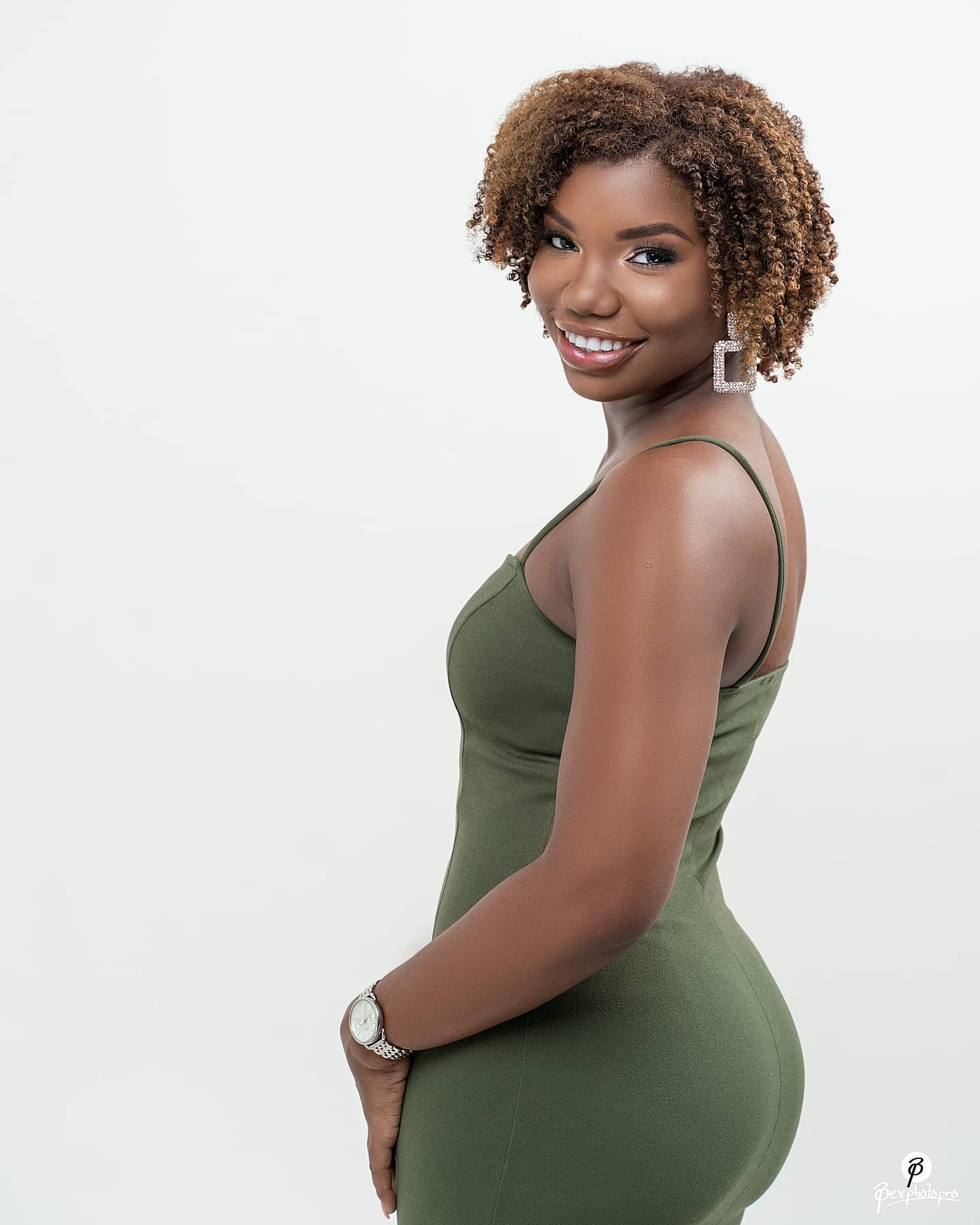 Brighter Days 
Just Another Bexphoto 
Visit www.bexphotopro.com 
For a wonderful photo experience 
@jayrona758
@kissandmakeupst.lucia
#smile #studio #godoxphoto #ad200 #portrait #sony #girl #women #beauty #makeup #retouch #beautyproducts #posing #lik