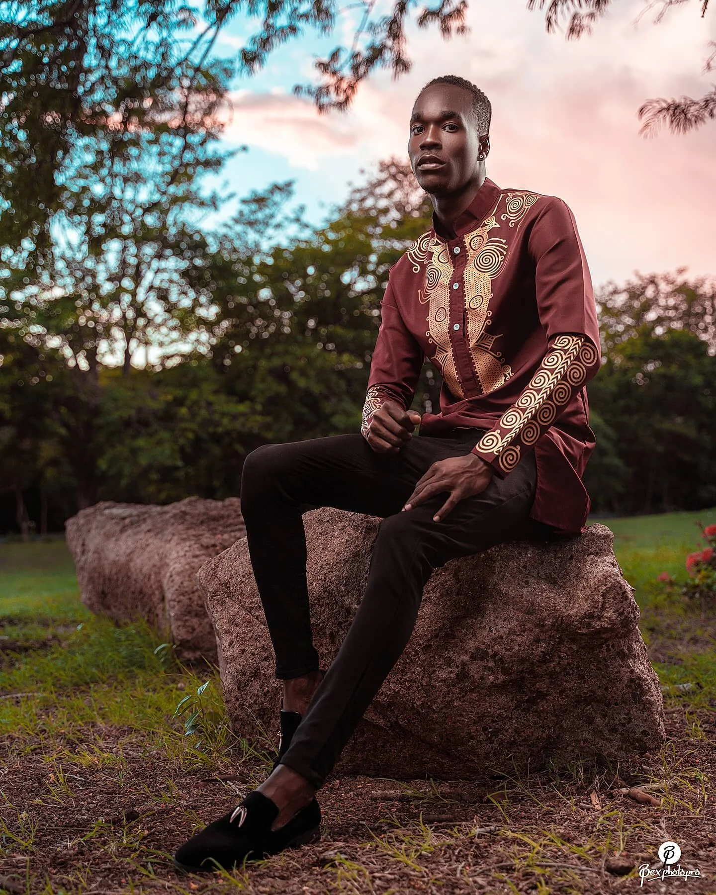 Birthdays are the best Days 
Happy bday bro 
Fellow photographer 
JUST ANOTHER BEXPHOTO 
visit www.bexphotopro.com 

#godoxphoto #godox #ad200pro #ad600pro #nikonshooter but I used a #sony on this one #a7r3iii #sunset #portrait_ig #birthday #africanw