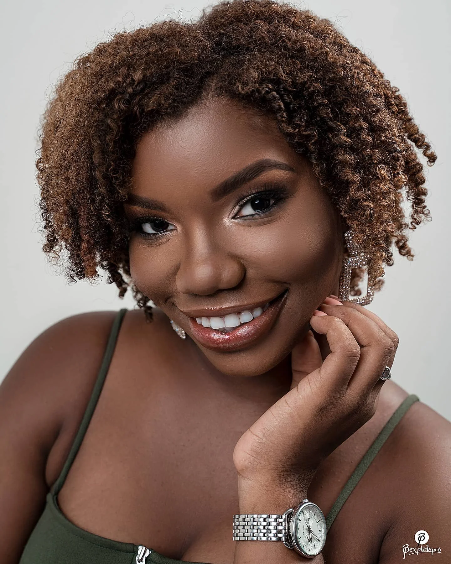 Smiles n all.
Just Another Bexphoto 
Visit www.bexphotopro.com 
@jayrona758

#photography📷 #facepic #portrait #smile #retouch #nails #makeup #blackgirl #naturalhairrocks #blackgirlhair #photo