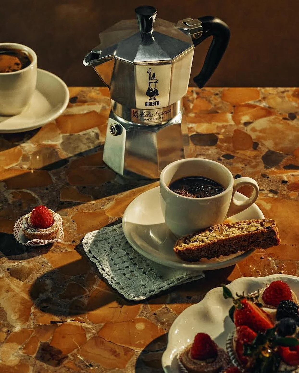 A or B - @bialetti edition. and then i promise i&rsquo;ll start posting non-Bialetti content 😉

Director @chelsealouisekyle 
Coffee styling @alex.savidis 
Production @missridachin 
Sound design @urrduhdur 
Art direction @ryanbarone 

Special thanks 