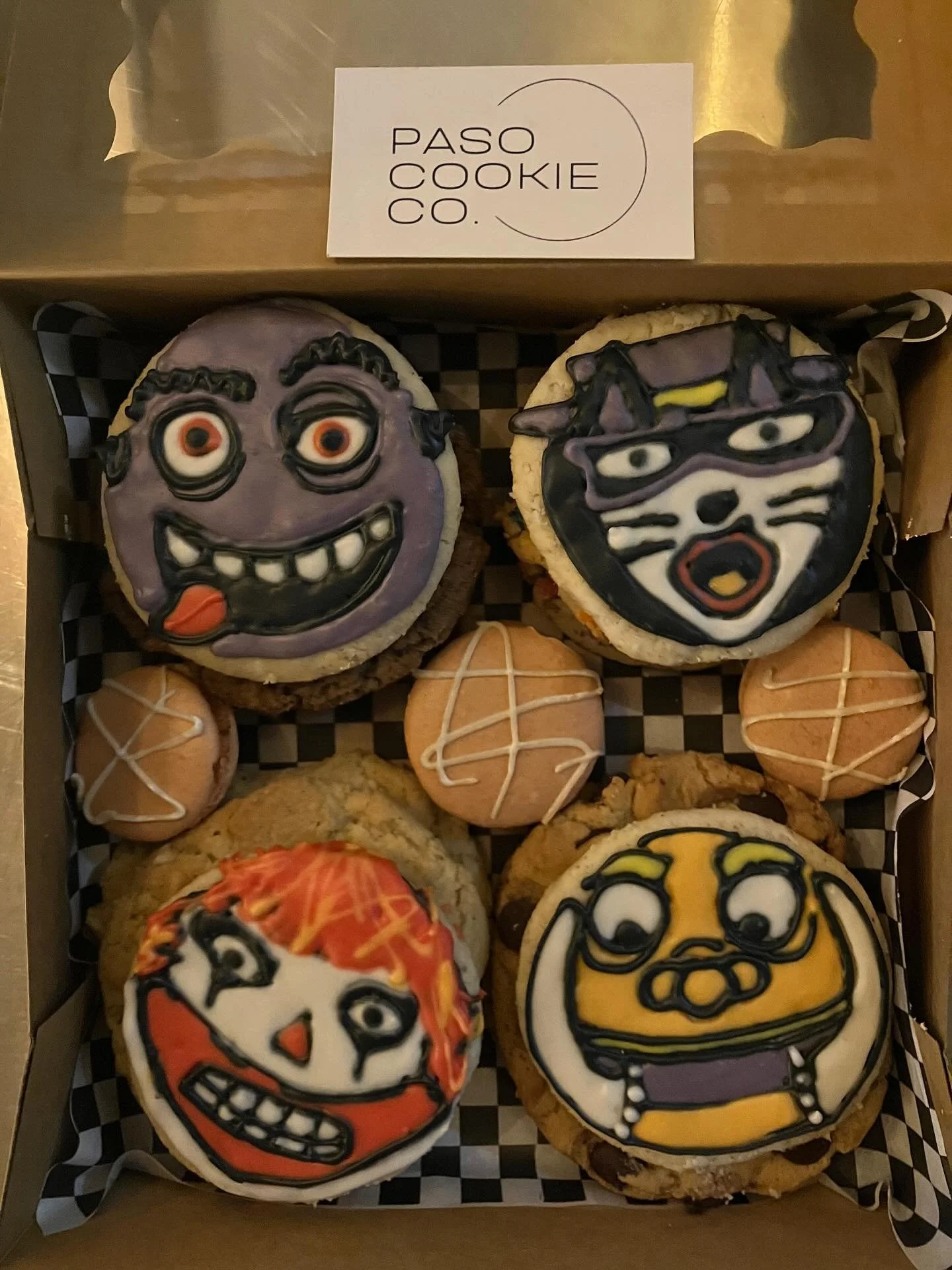 @pasocookieco rolling out the red and yellow carpet for @officialmacsabbath tonight at @slobrewlive come see what sweet surprises are in store! More info at officialmacsabbath.com #macsabbath @theschizophonics @descartesakant