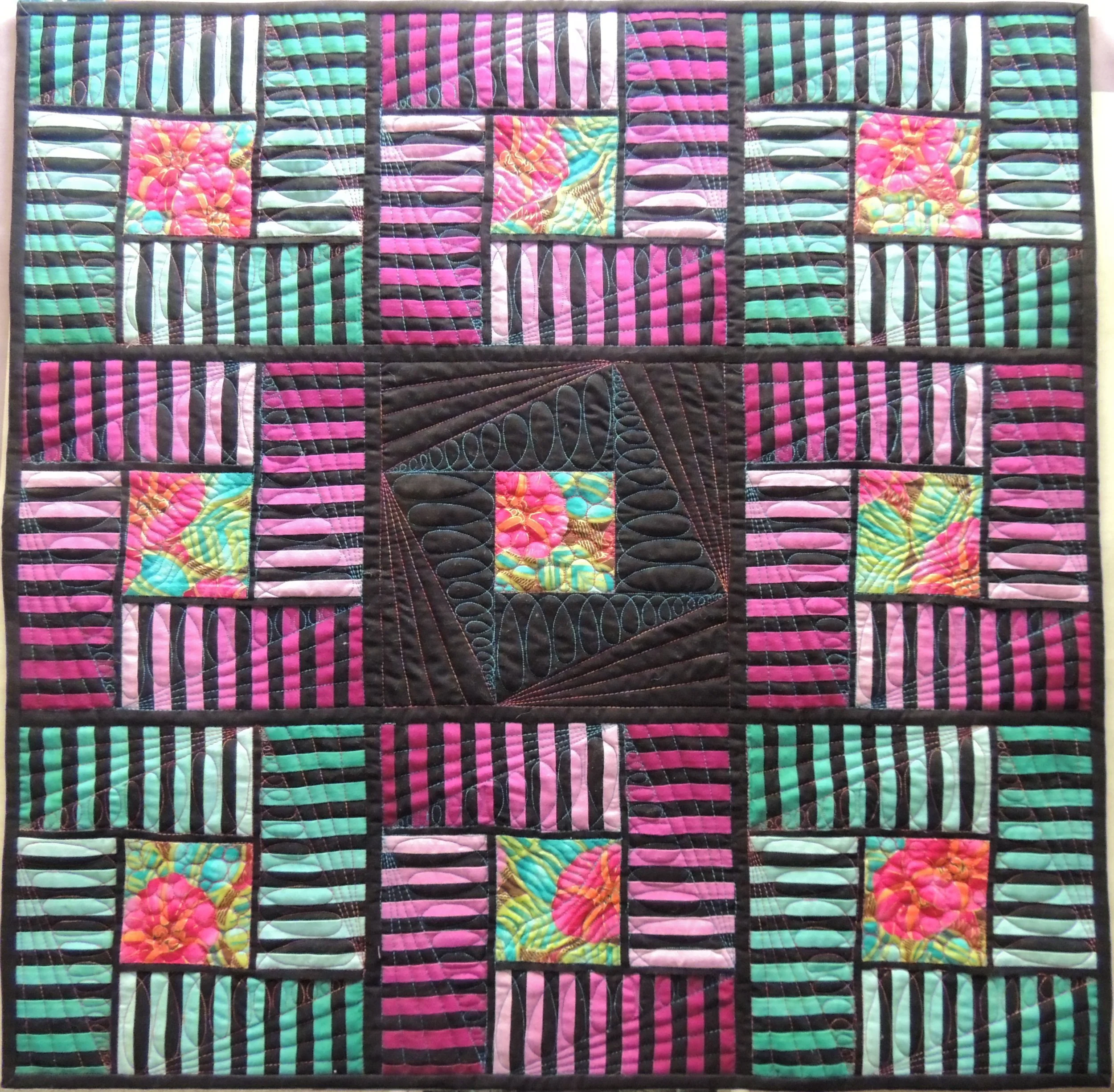 Wrap Around Rays Crib Quilt