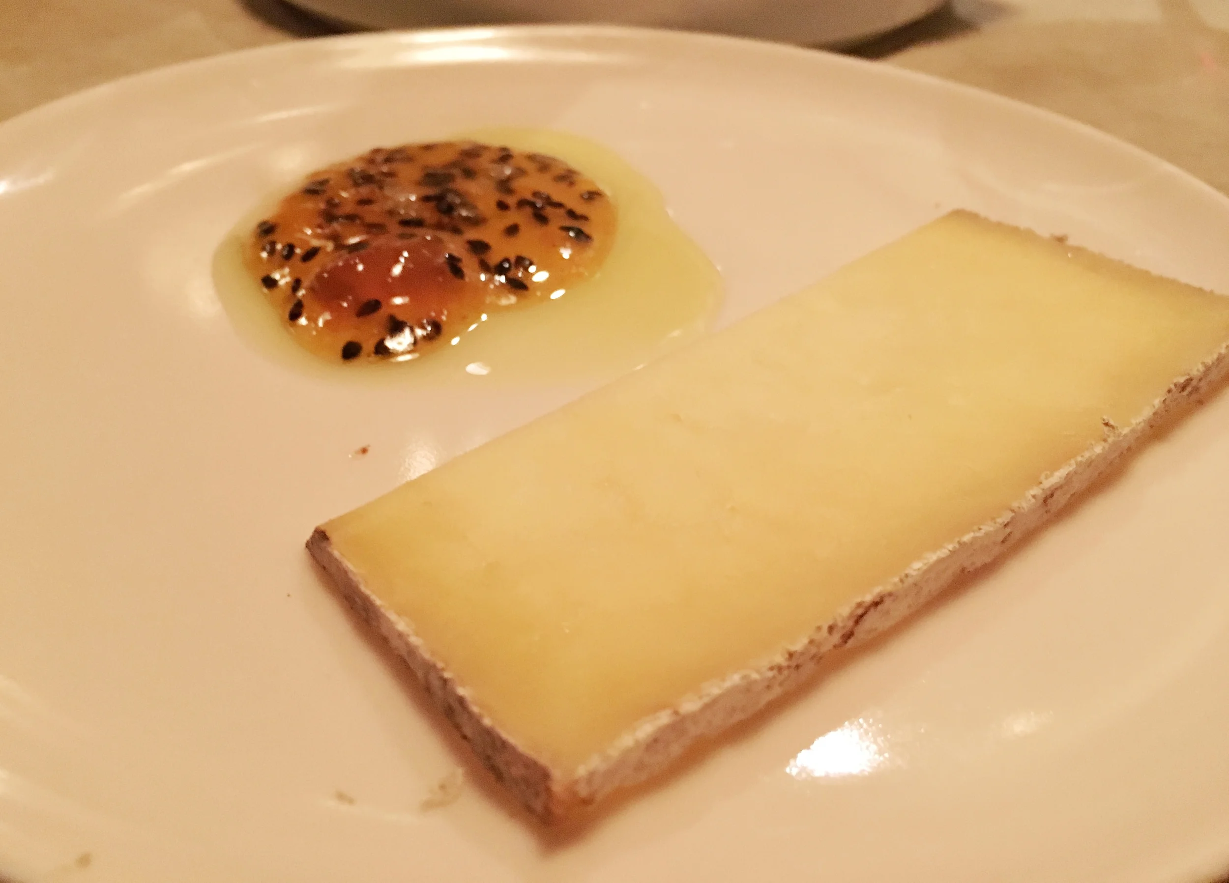Semi soft cow's milk cheese and marmalade
