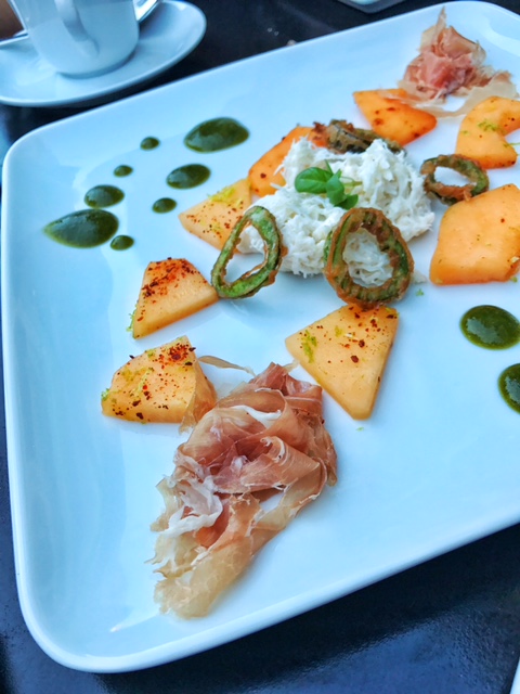 Speck, tempura jalapeño, Hawaiian red crab, spiced melon, melon coulis 