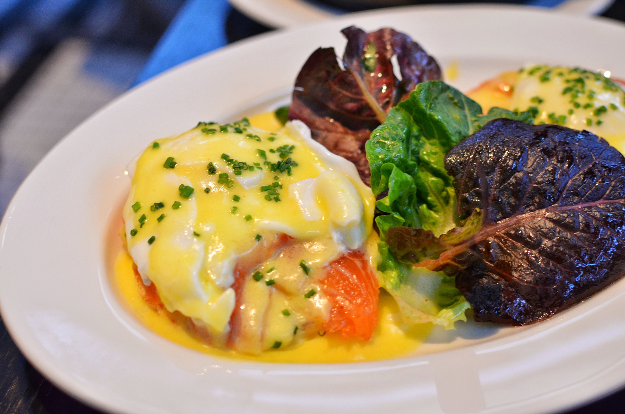 Smoked salmon egg benedict