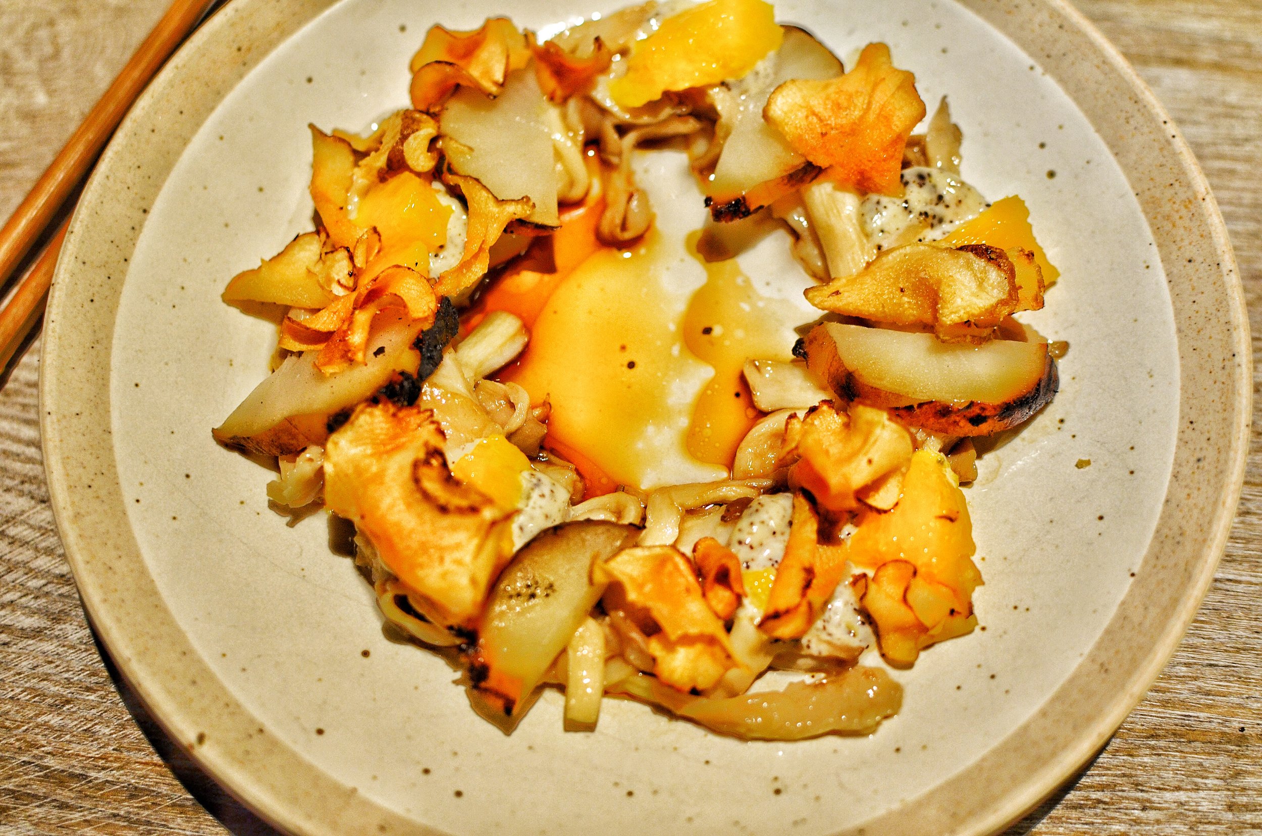 SUNCHOKE- Oyster mushroom, Black truffle, Orange