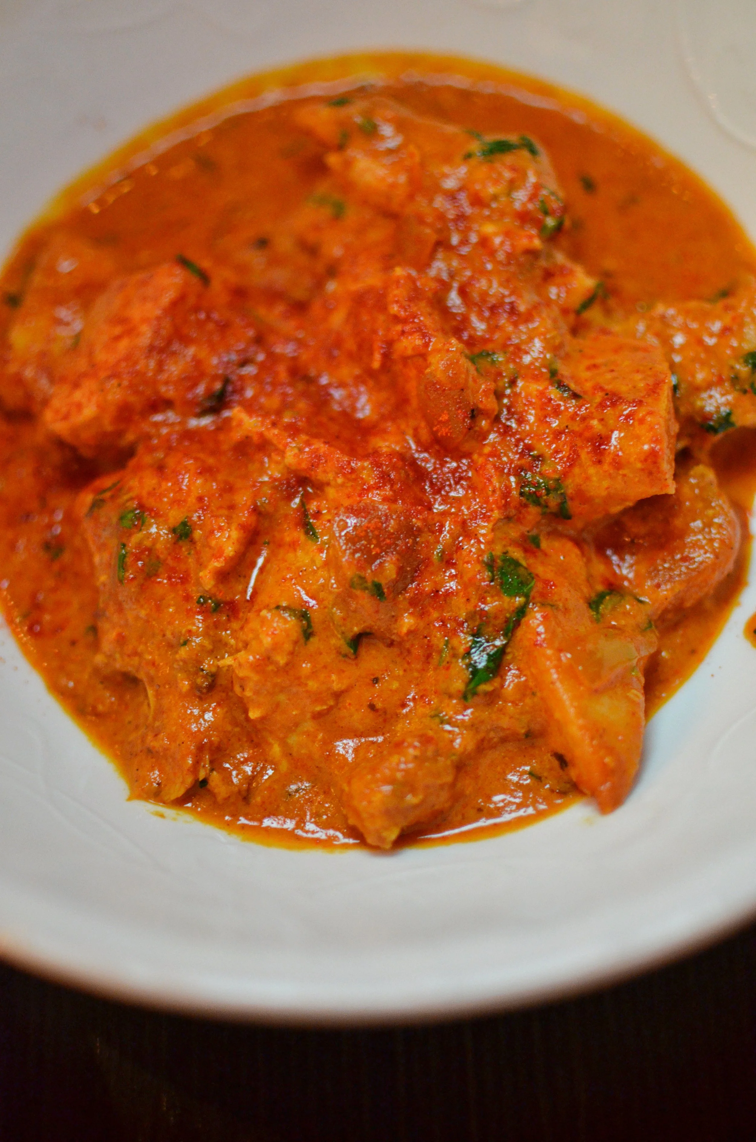 Masaledar lipatwan murgh (Onion tomato curry with garam masala)