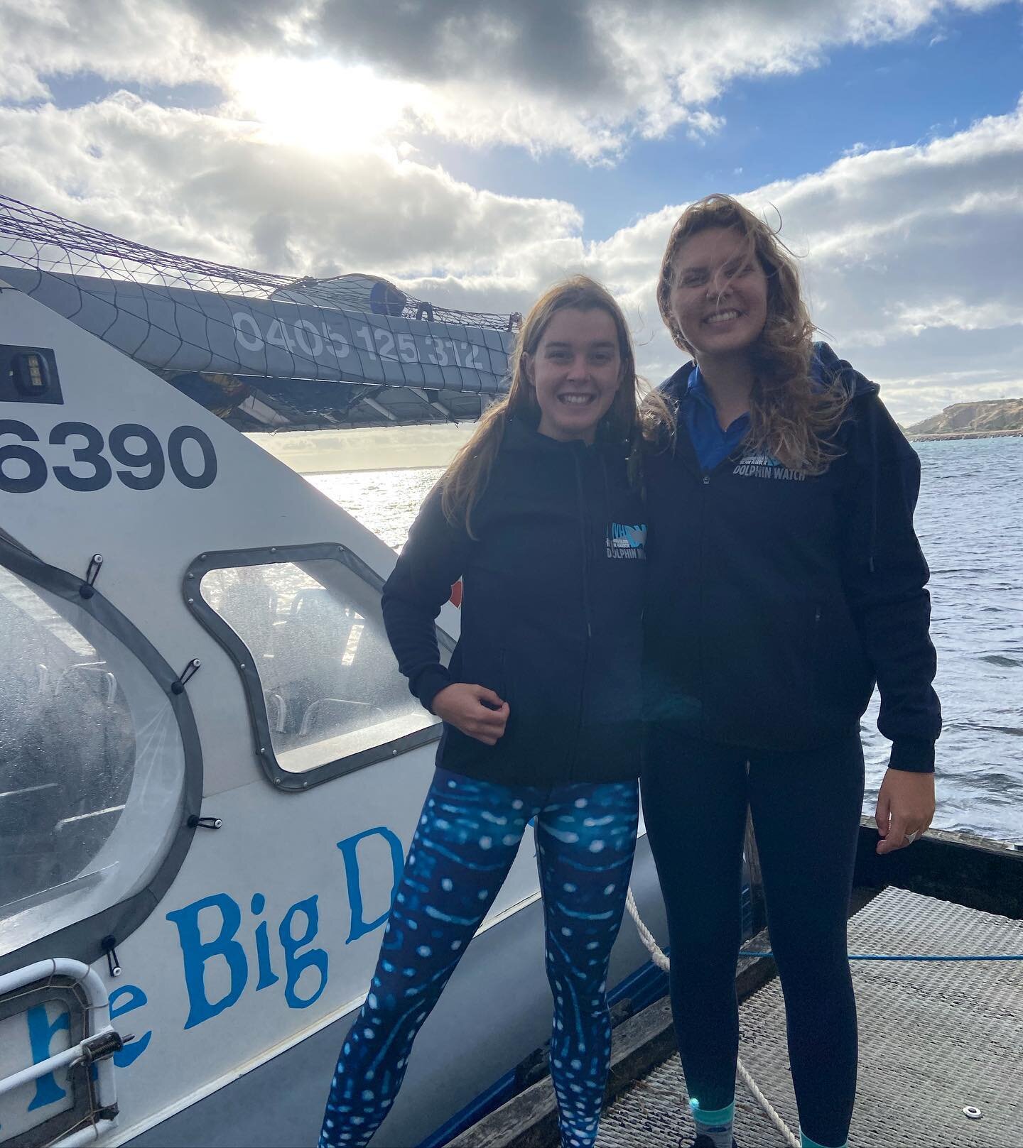Crew Maddie and Sophie getting ready to head out on the monthly @kivhdolphinwatch survey. These surveys have been happening for nearly 10 years, monitoring the local pods of Bottlenose and Common Dolphins. Thank you for all your wonderful work @kivhd