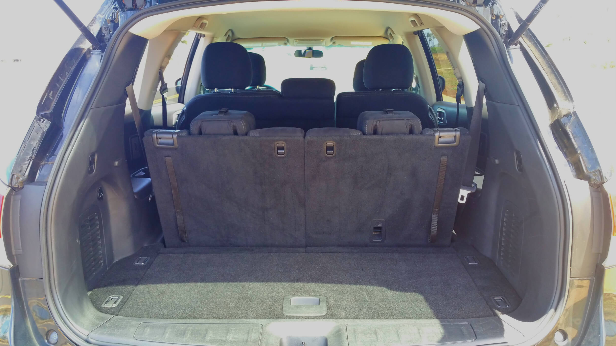2016 Nissan Pathfinder 4WD hatchback space with 3rd popped up .jpg