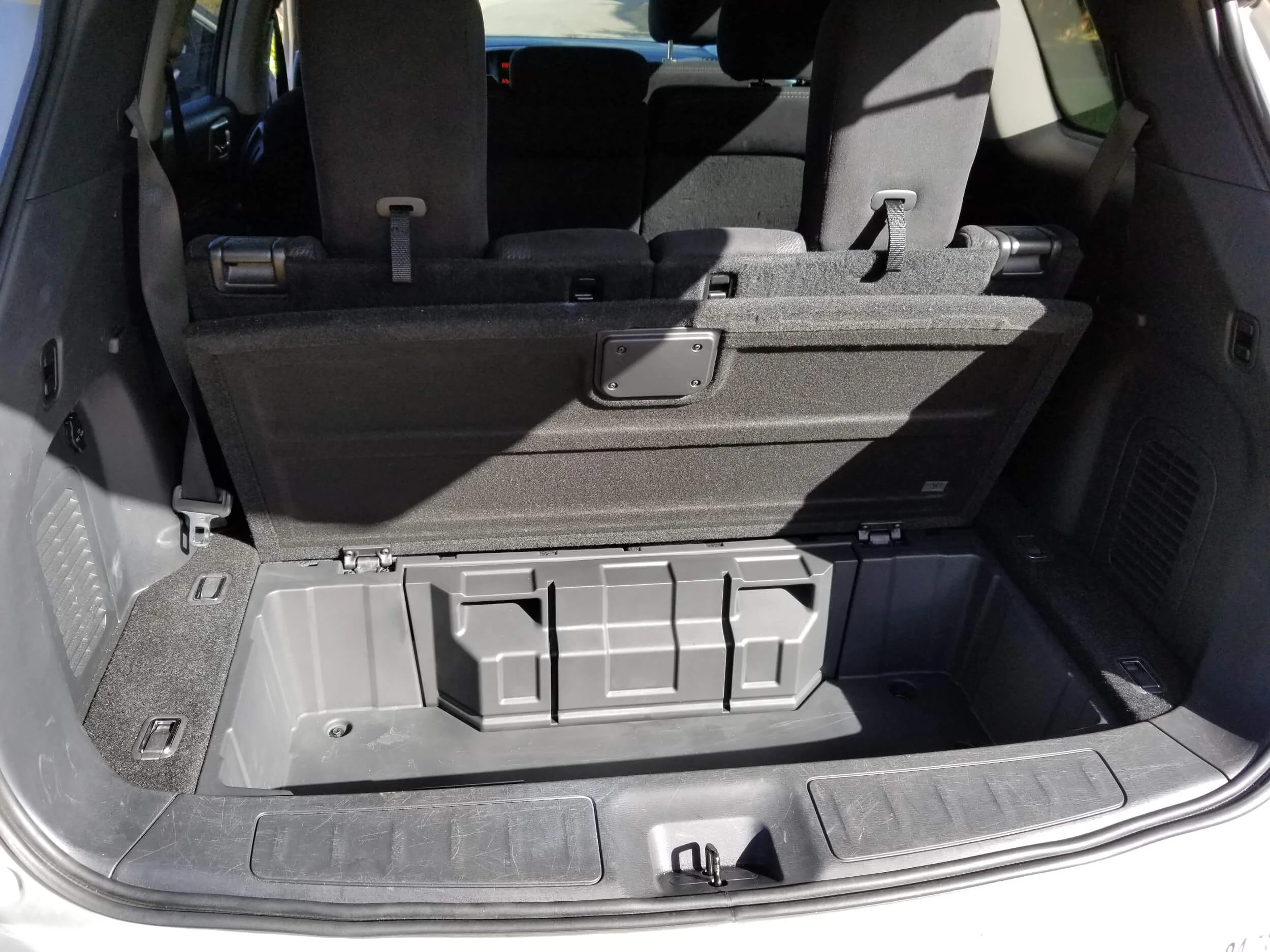 2016 Nissan Pathfinder Silver Extra Storage.jpg