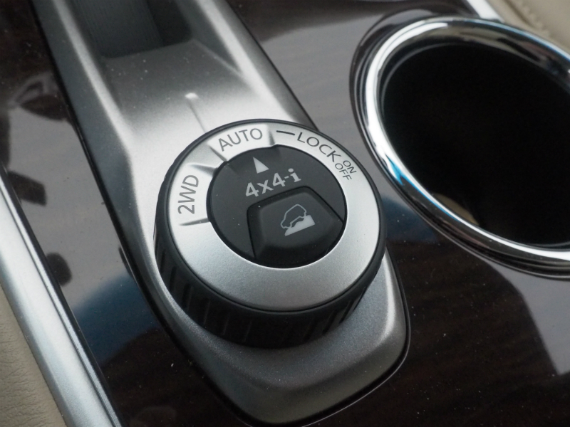 2016-Nissan-Pathfinder-S 4x4 switch.jpg