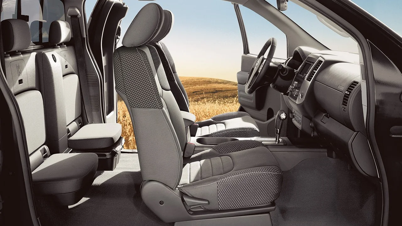 2017-nissan-frontier-king-cab-interior.jpg