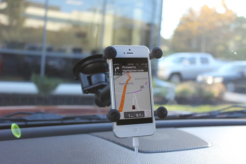 Free - Hands-free cell phone mount