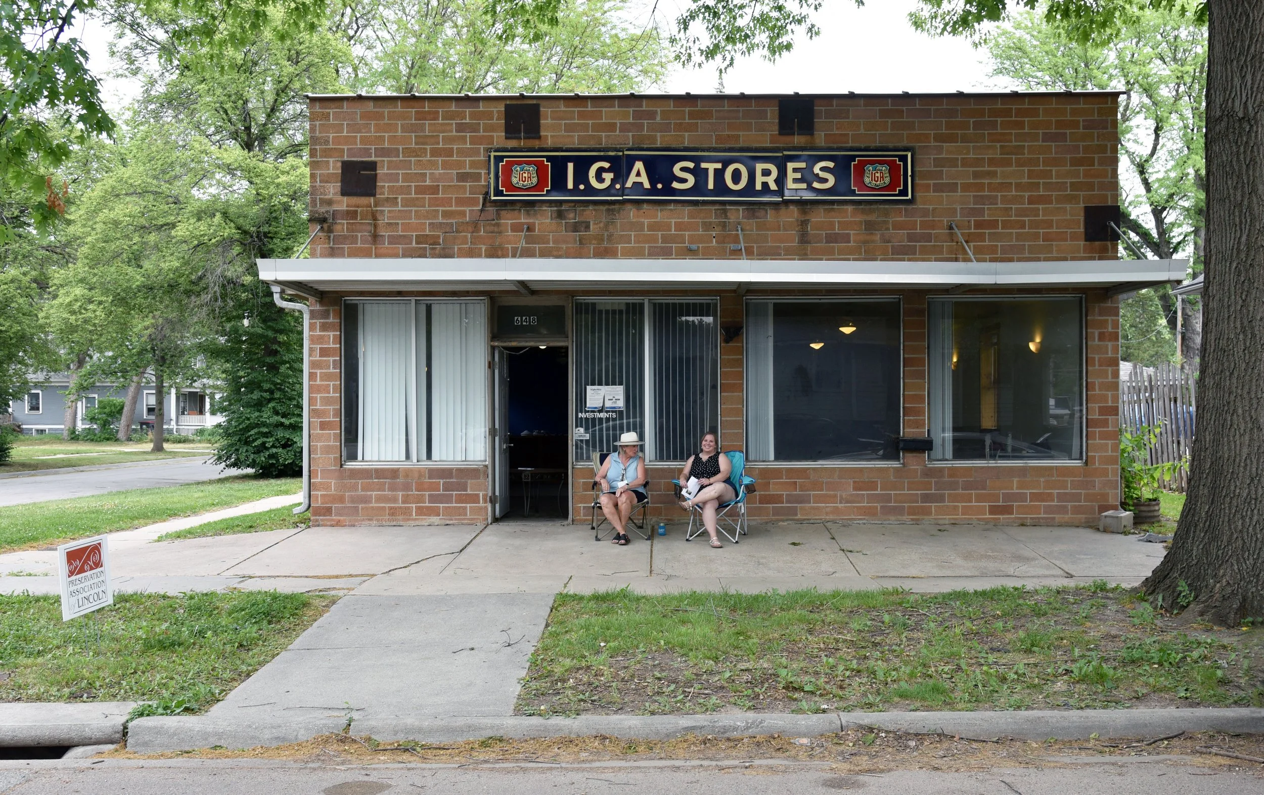 Kay and Jennifer at IGA store.jpg