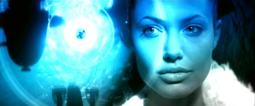 003TR2_Angelina_Jolie_001.jpg