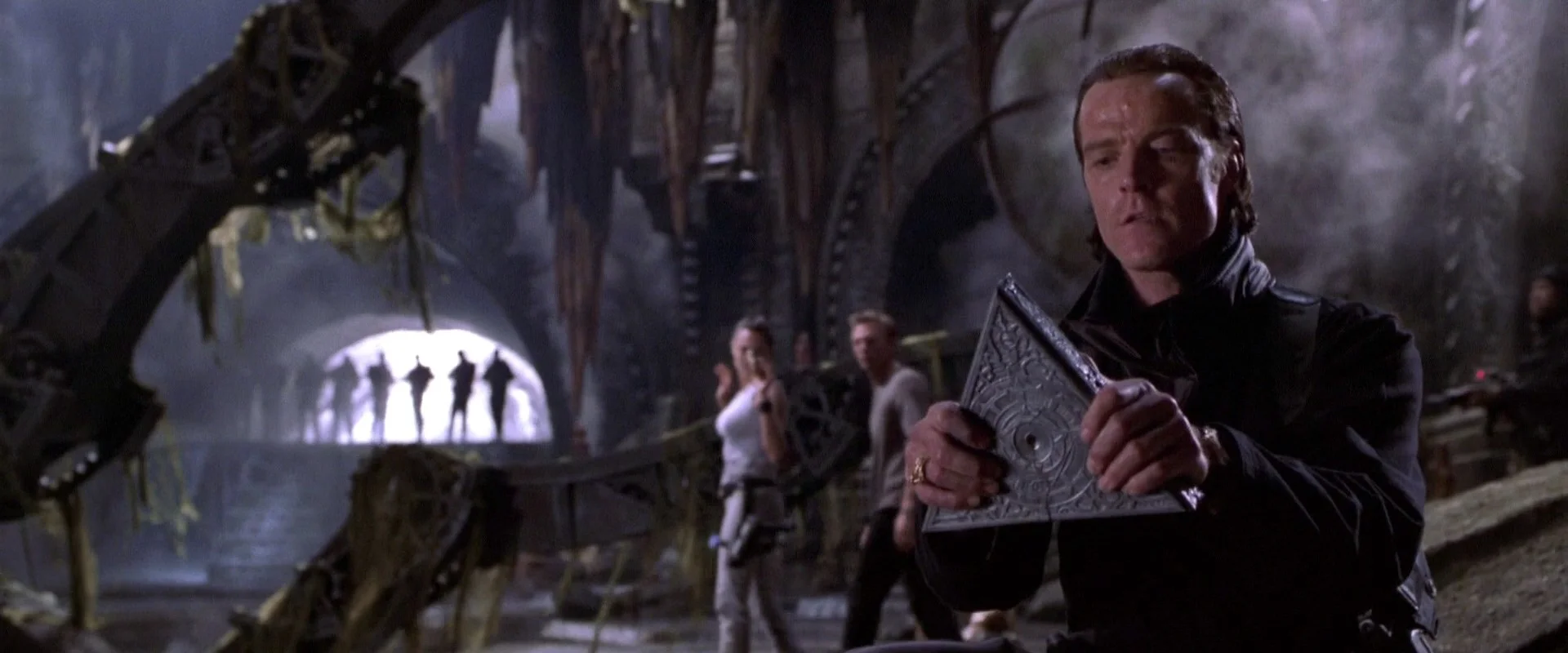 fhd001TRO_Iain_Glen_006.jpg