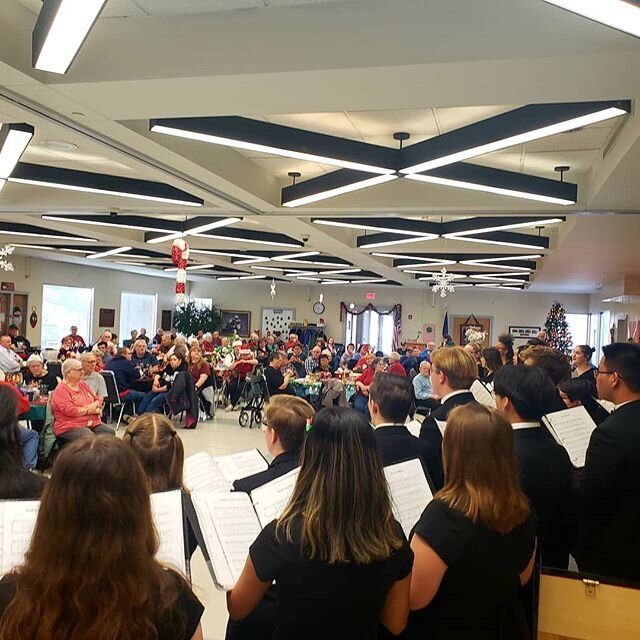 .@lhsrails Chamber Choir is off touring today, spreading some cheer across Des Moines!