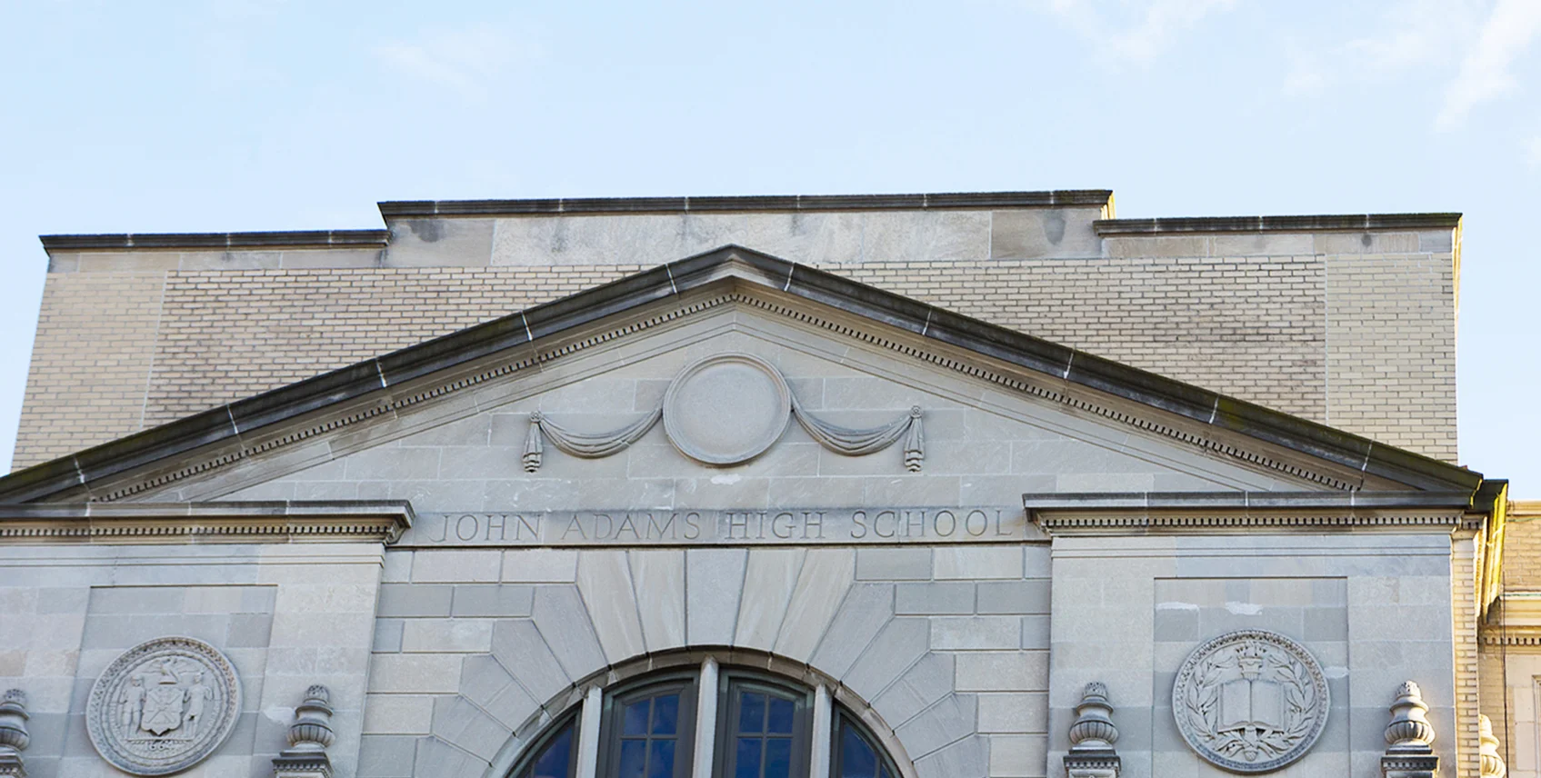 HS 480Q Pediment