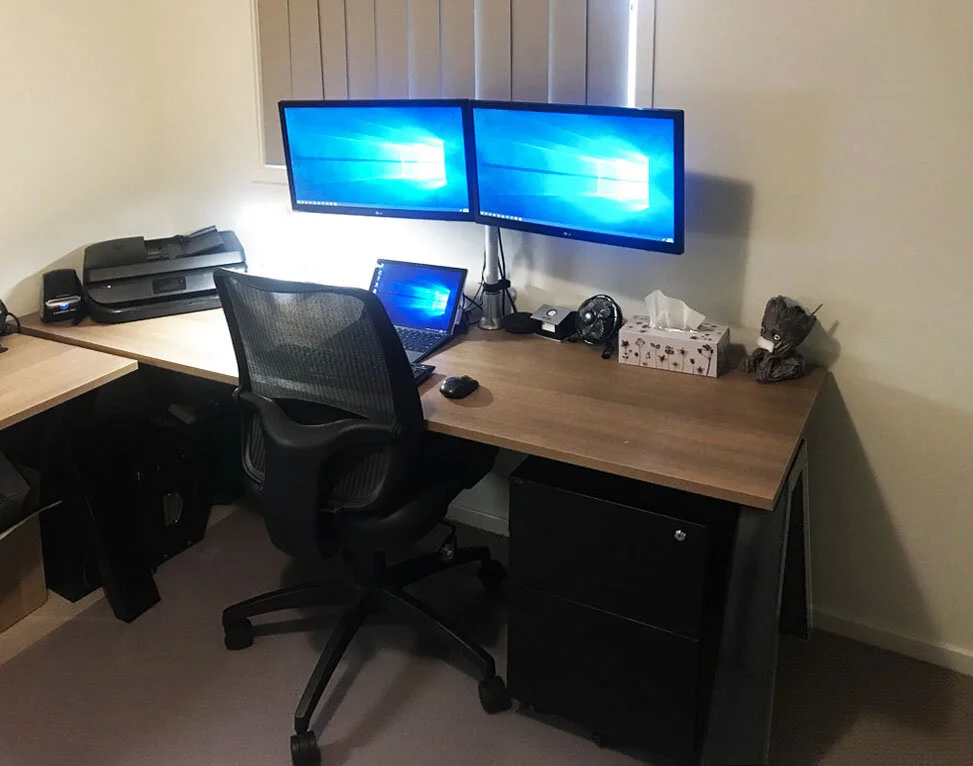 Featured: Keywork Executive desk with return, Logic Monitor Arm, Future chair, Globe Mobile Pedestal.