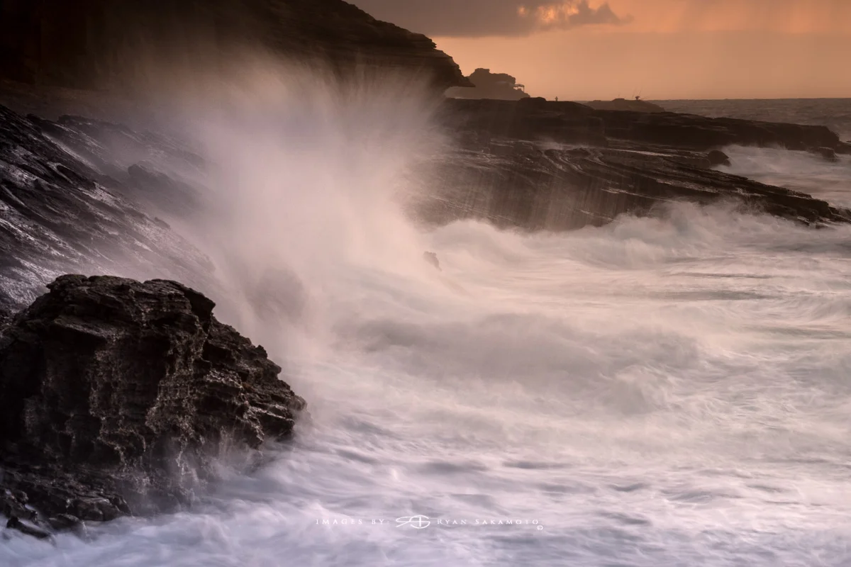 Sunrise at Lanai Lookout, Honolulu, Hawaii Fuji XT2 | .05 sec. | f/5.6 | ISO 100 | Fujinon XF100-400mm f/4.5-5.6 R LM OIS WR Edited in Lightroom CC Copyright 2017 Ryan Sakamoto, All rights reserved