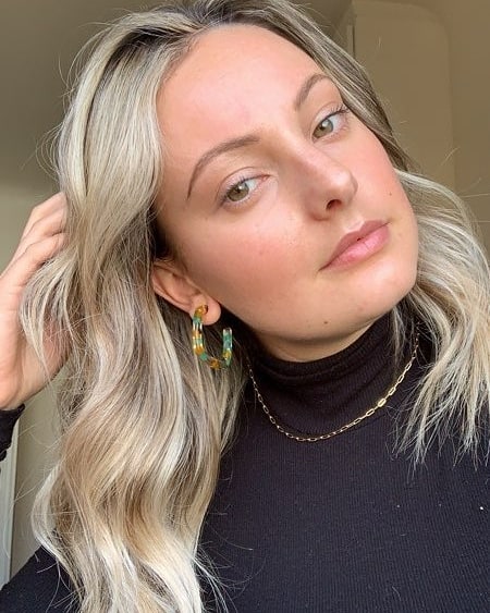 Had to repost this beautiful selfie of Carson. It's taken us multiple sessions to get her this bright but we did it! Time + patience=BLONDE✨

#shwarzkopfprofessional #blondeme #redkenshadeseq #blondebalayage