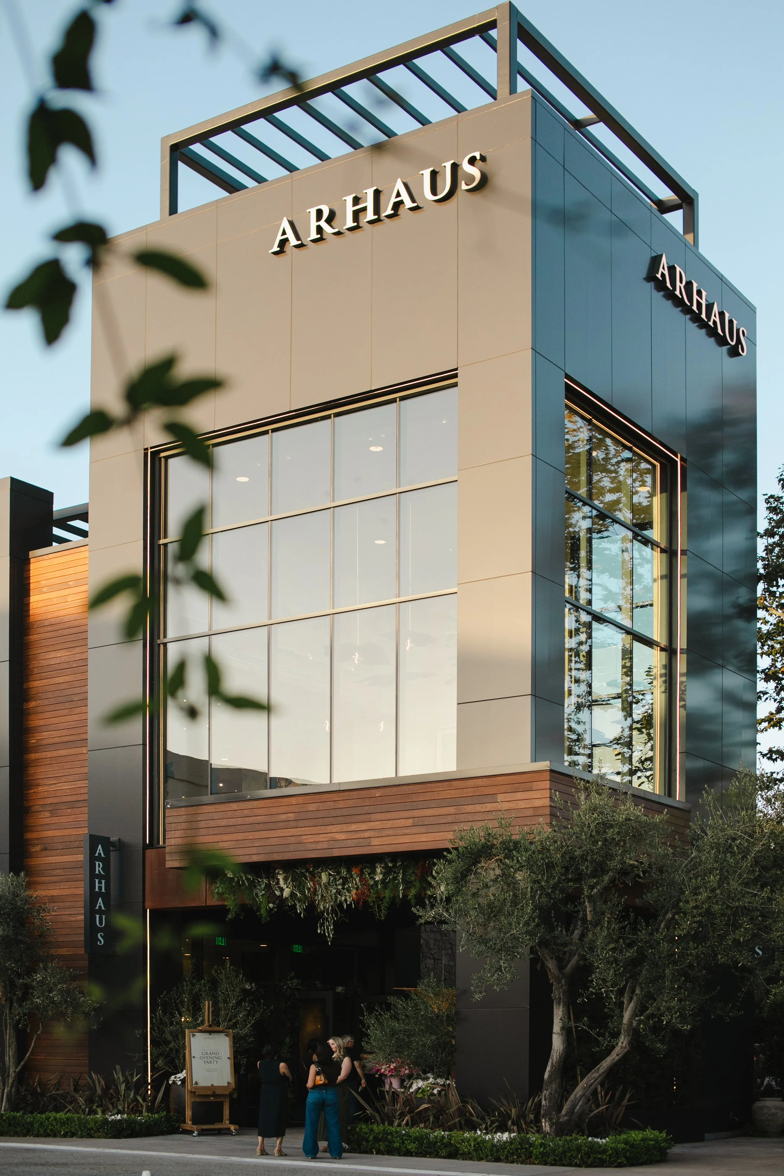 andrew_heiser_arhaus_grand_opening-9309_straight.jpg
