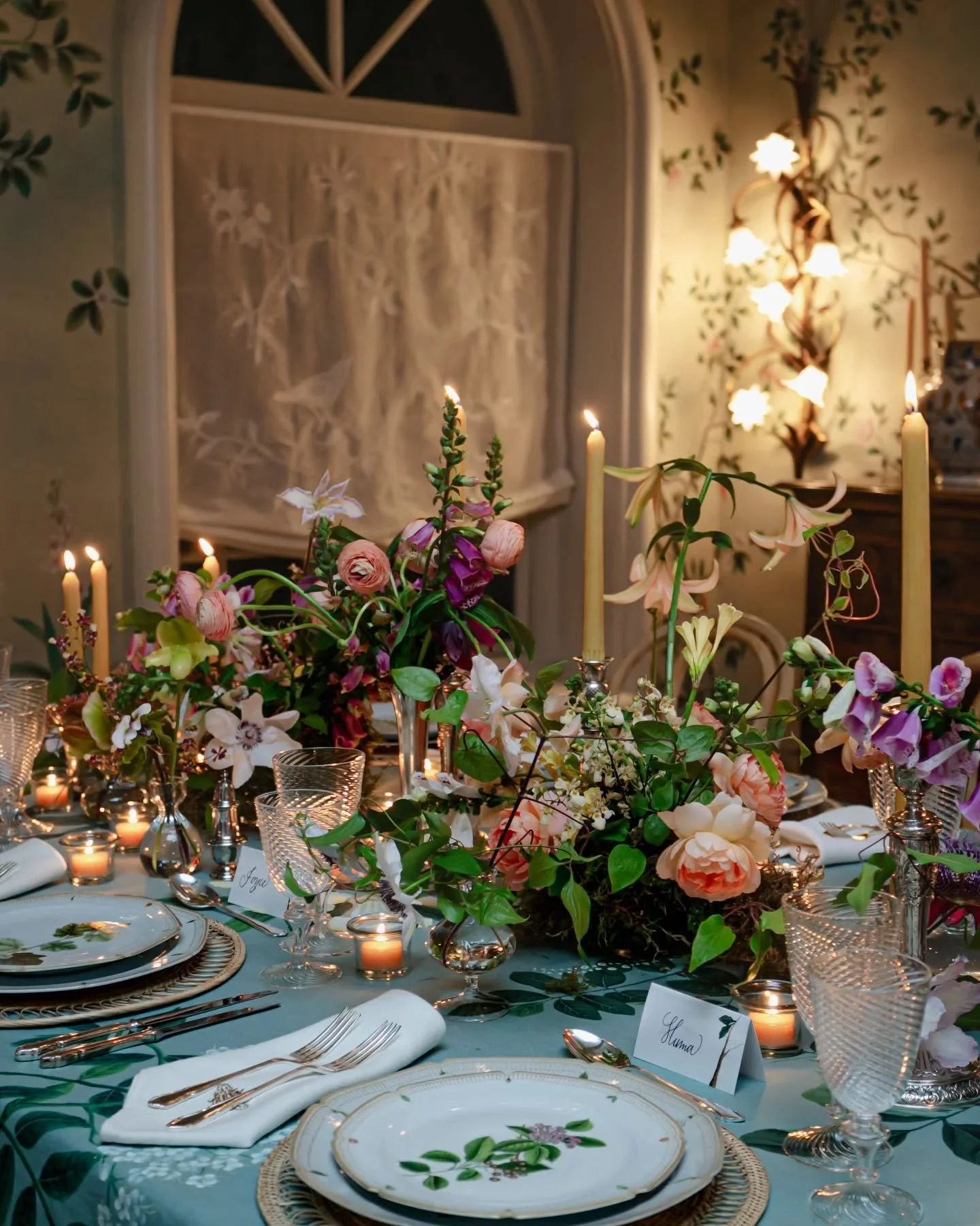 ▪️ &quot;de Gournay is pleased to present its new Los Angeles residence, a beautifully appointed pied-&agrave;-terre for the Cecil Gurney family nestled within the Hollywood Hills. . . . Throughout the residence, a new collection of hand-embroidered 