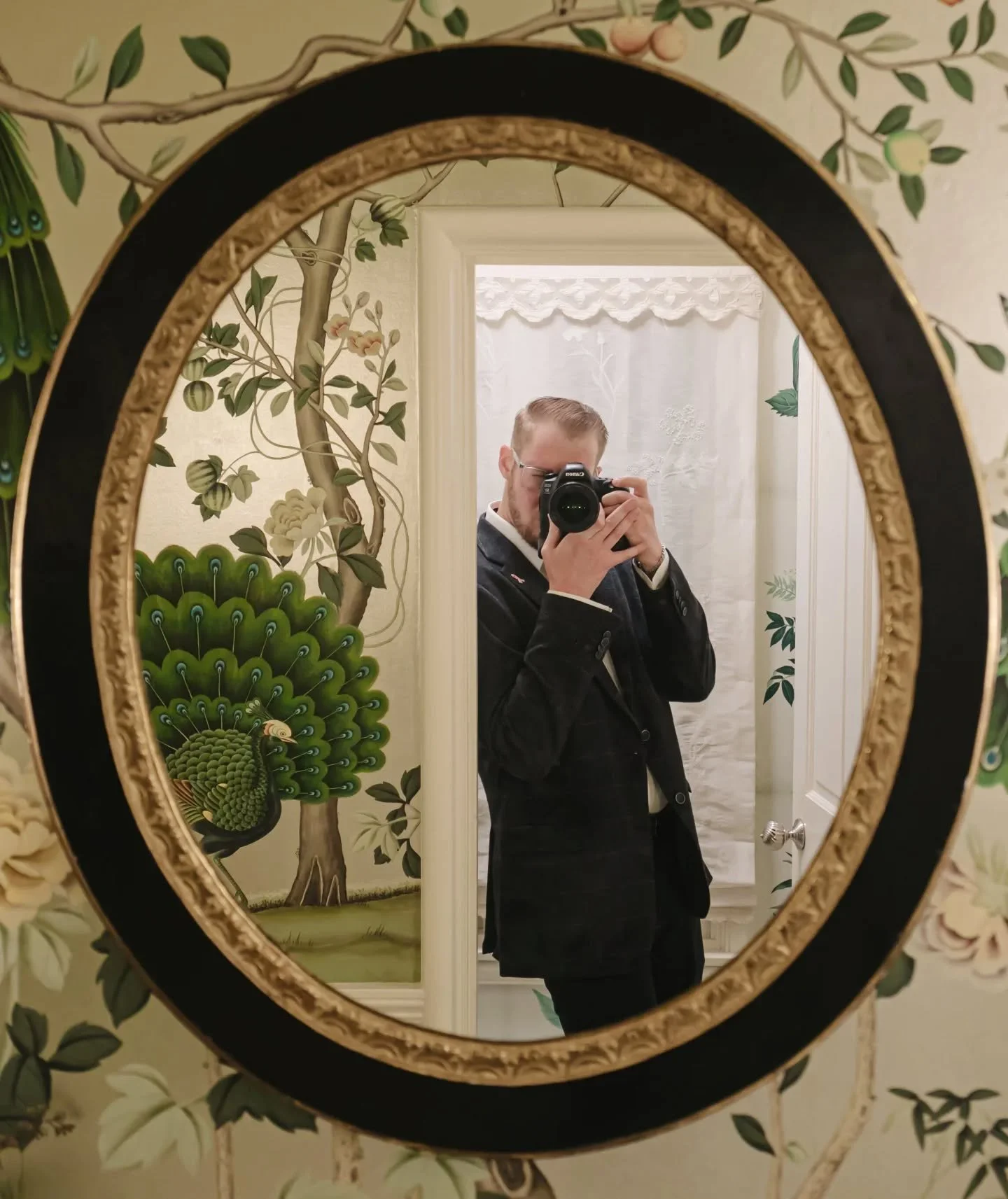 ▪️ &quot;Dressed in the very finest of de Gournay's hand-painted wallpapers and hand-embroidered fabrics, the interiors, fully realised by de Gournay's own design team, brilliantly reflect a contemporary Southern California aesthetic while exemplifyi