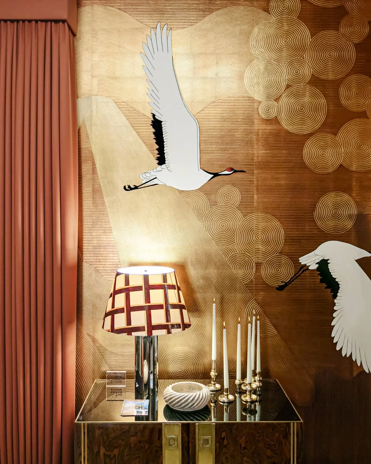 ▪️ &ldquo;In a remarkable ode to the Art Deco era, the striking &lsquo;Namban&rsquo; design is on view within the study. Evoking the artwork of Jean Dunand, this wallpaper is exquisitely illustrated in three-dimensional gold leaf that is then tarnish