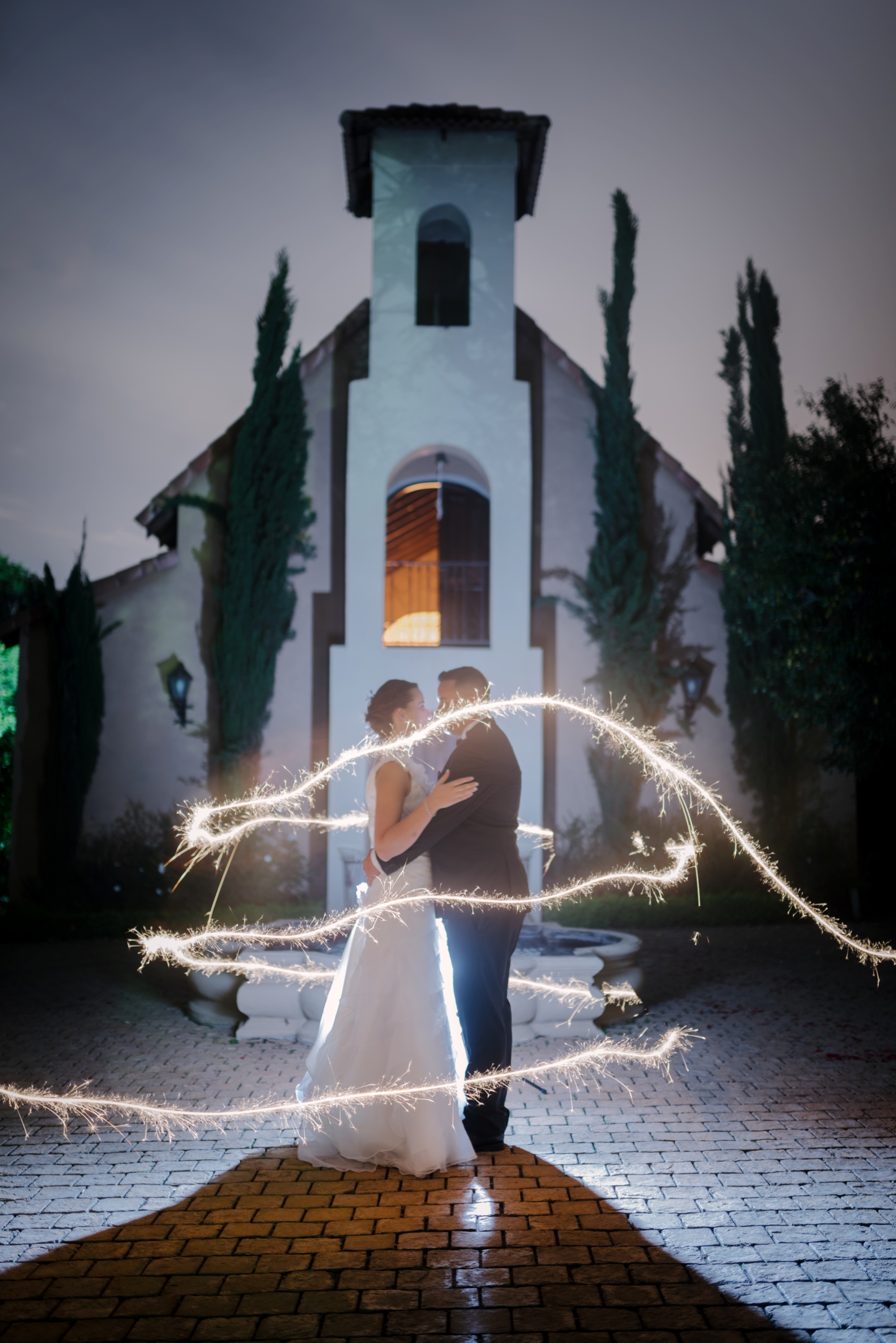  wedding photography, The Moon and Sixpense, wedding photos, beautiful bride, exquisite wedding, sparkler, night photo 