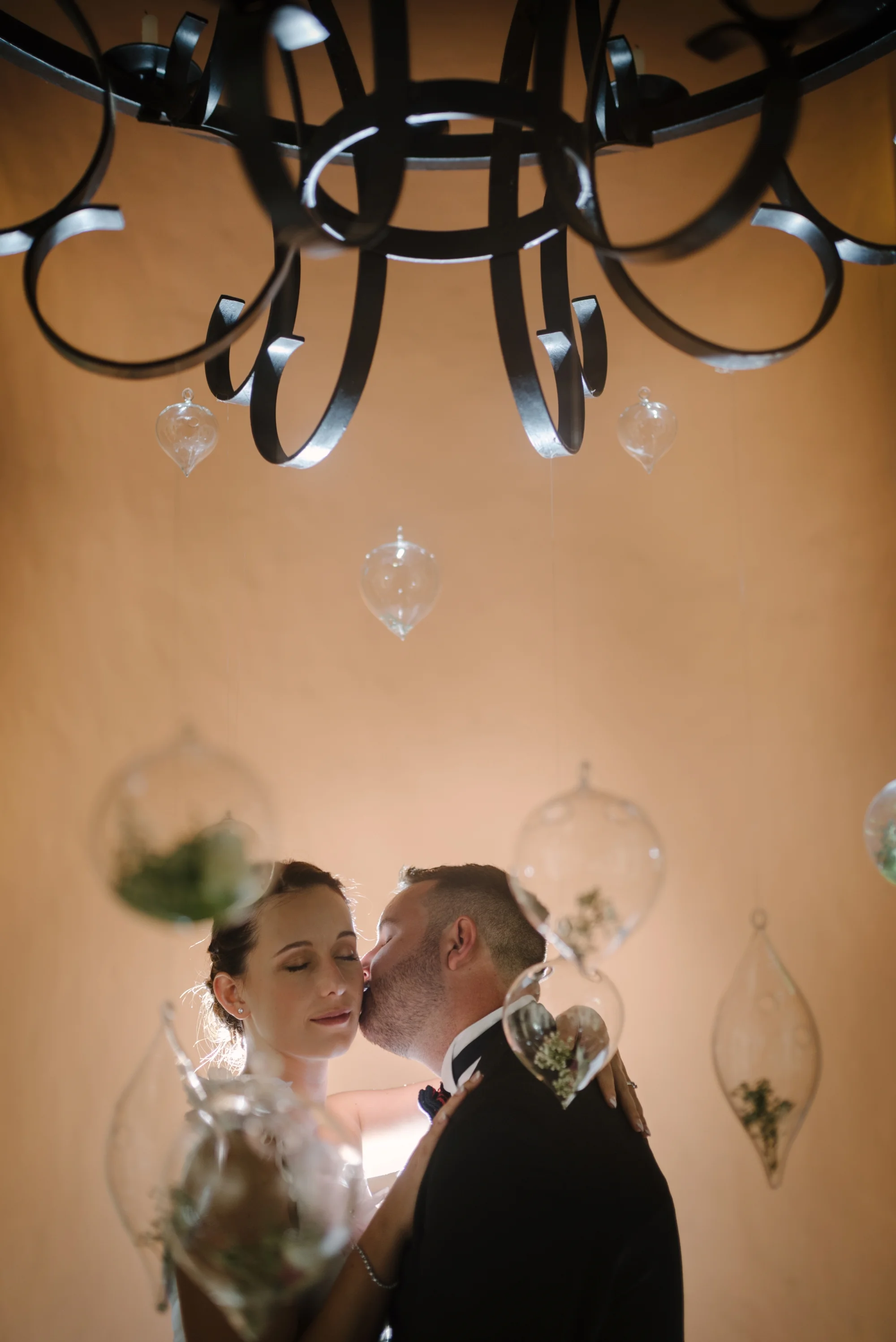 wedding photography, The Moon and Sixpense, wedding photos, beautiful bride, exquisite wedding, sparkler, night photo