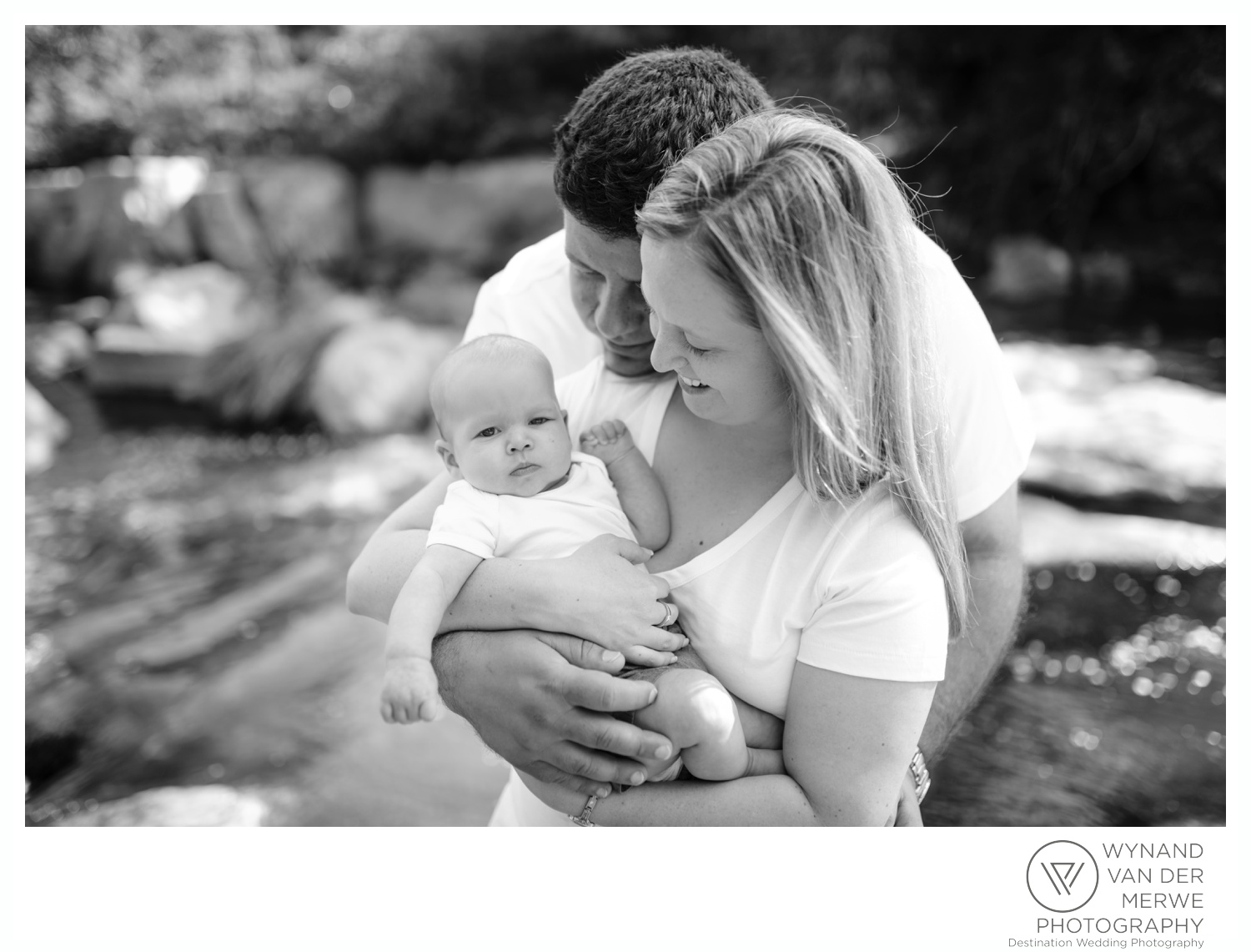 Family photography next to a river