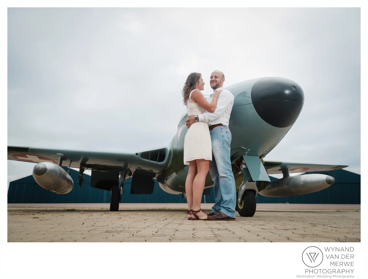 WynandvanderMerwe_weddingphotography_engagementshoot_wonderboomairport_aeroplane_klaasjanmareli_gauteng_2018-1.jpg