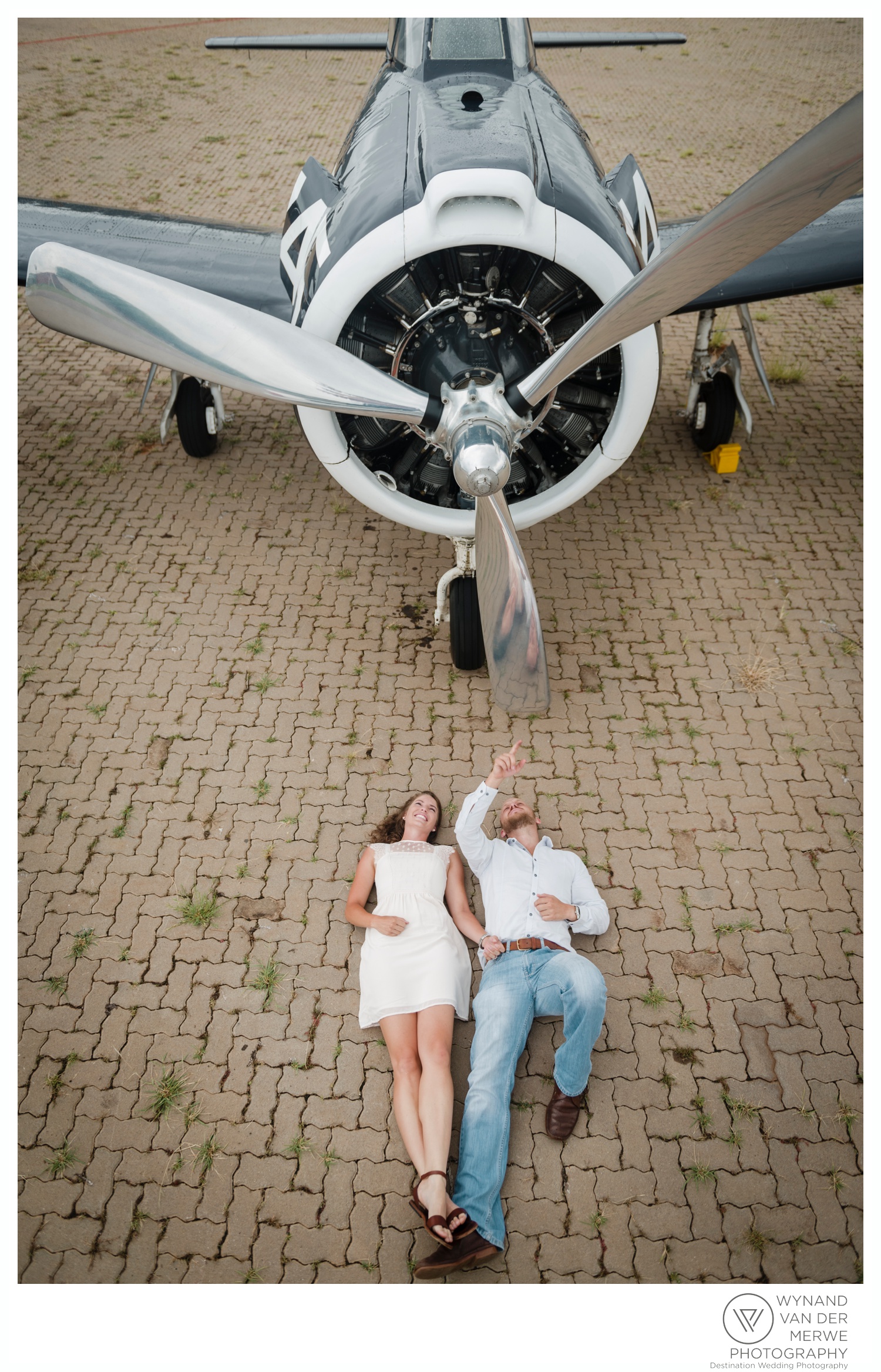 WynandvanderMerwe_weddingphotography_engagementshoot_wonderboomairport_aeroplane_klaasjanmareli_gauteng_2018-6.jpg