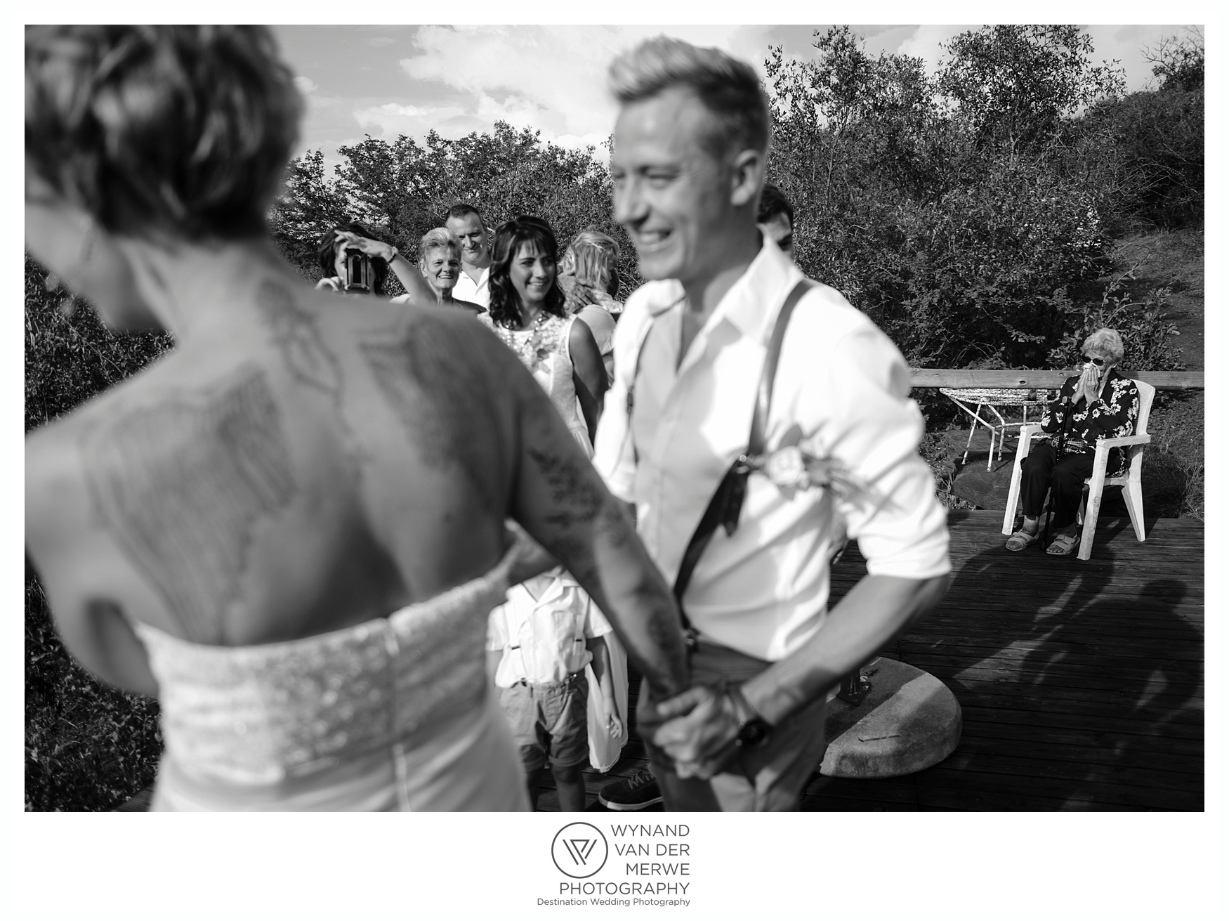  Wow, Rynhard and Jeannie had a very simple and elegant wedding in Limpopo, South Africa. Their wedding was held on a friend's farm. And wow, the view over the farm from the deck where they said their "I do" was magical!&nbsp;It had also rained quite