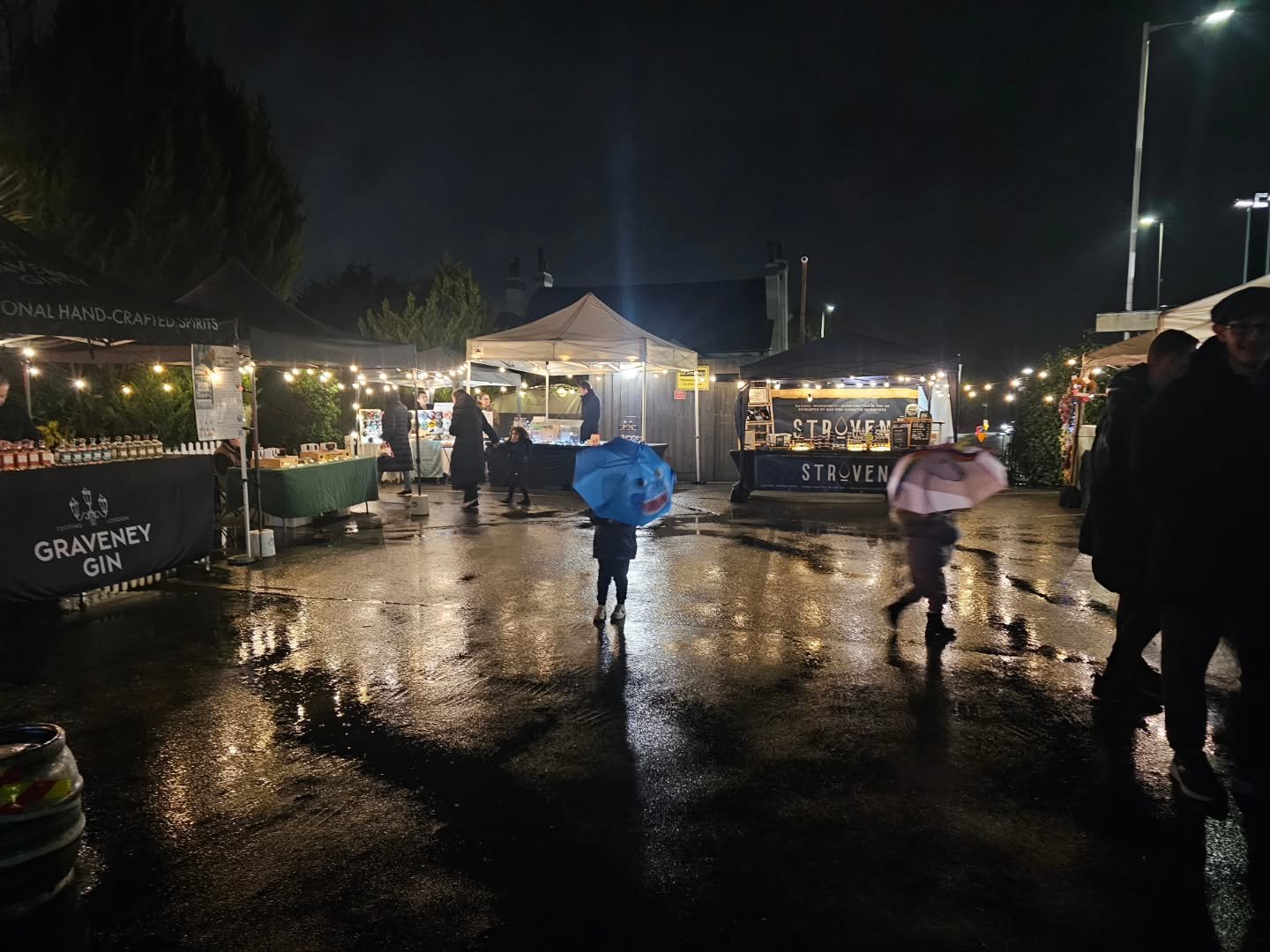 Join us for our Christmas Artisan Market at @thewhitebearruislip tonight until 9pm. With Carol singing from @rosmusicaltheatre ✨️ 

Come and shop small and support small businesses with us this Wednesday evening. The White Bear also has mulled wine, 