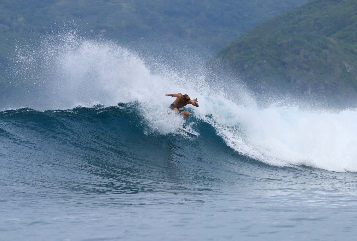 Surf-mawi-lombok
