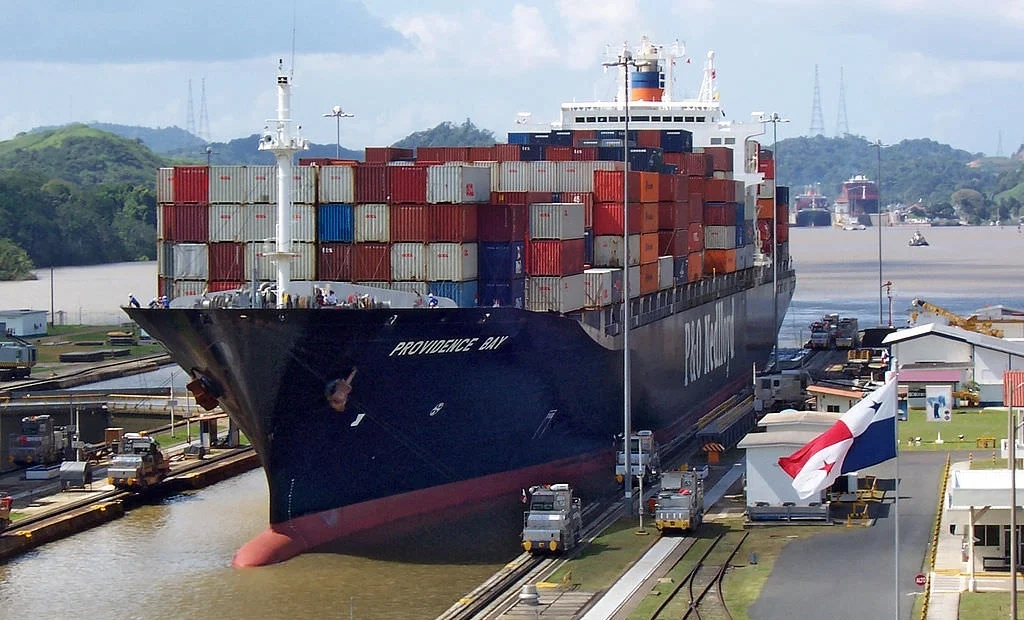 Ship_Providence_Bay_at_panama_canal (3)_mini.jpg