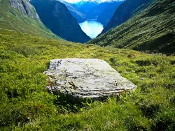 Steinhelle i Kongshellebotn i Skjerdal