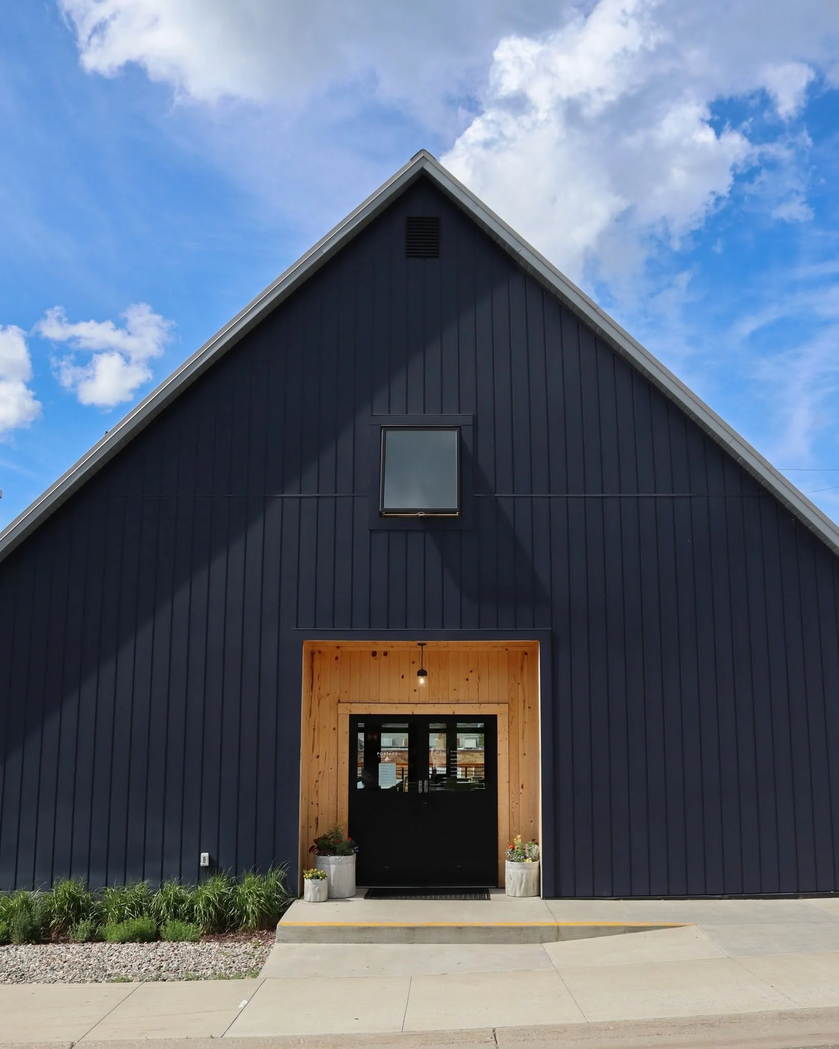 Here's what's happening this week at Portage Brewing. 🌞

+ Tuesday: Open from 12-9PM.
+ Wednesday: Simply New Zealand DDH NEIPA Release, and open from 12-9PM.
+ Thursday: Open from 12-9PM.
+ Friday: Deck Tunes Friday with Charley Wagner from 4:30-7: