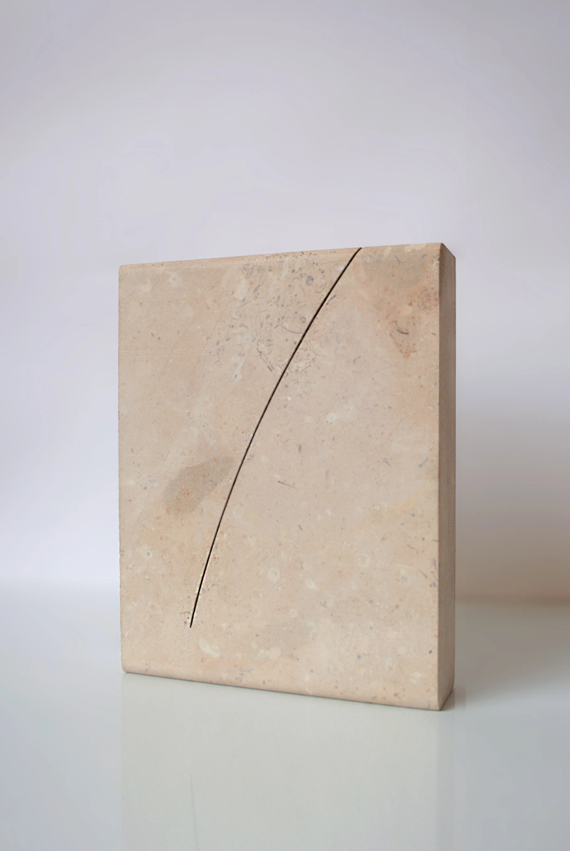 A PURE UNTROUBLED LINE II (after Iris Murdoch) 2019 Lincolnshire limestone – silver bed 24.9 x 19.5 x 5.0 cm