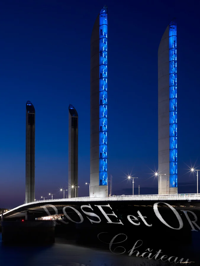 Pont Jacques Chaban Delmas Minuty Rose et or CF041570.jpg