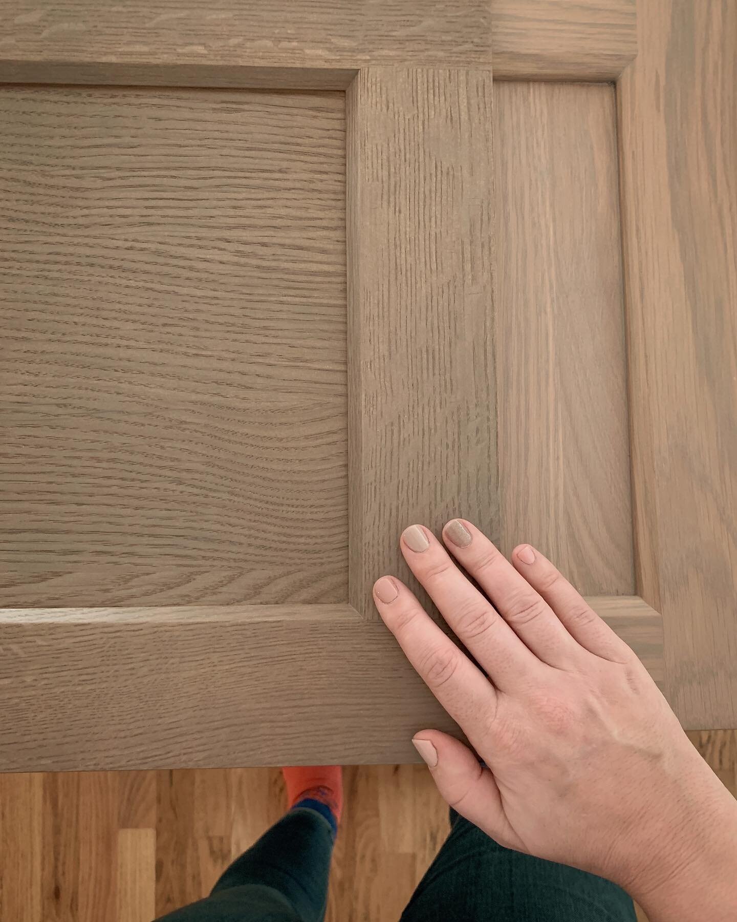 When you're so inspired by the palette for your next project, it spills onto your nails! 💅 

We'll be using the Quarter-sawn White Oak cabinetry on the left in the Primary Bathroom and the Plain-sawn White Oak for the Kitchen and bar areas. I love h