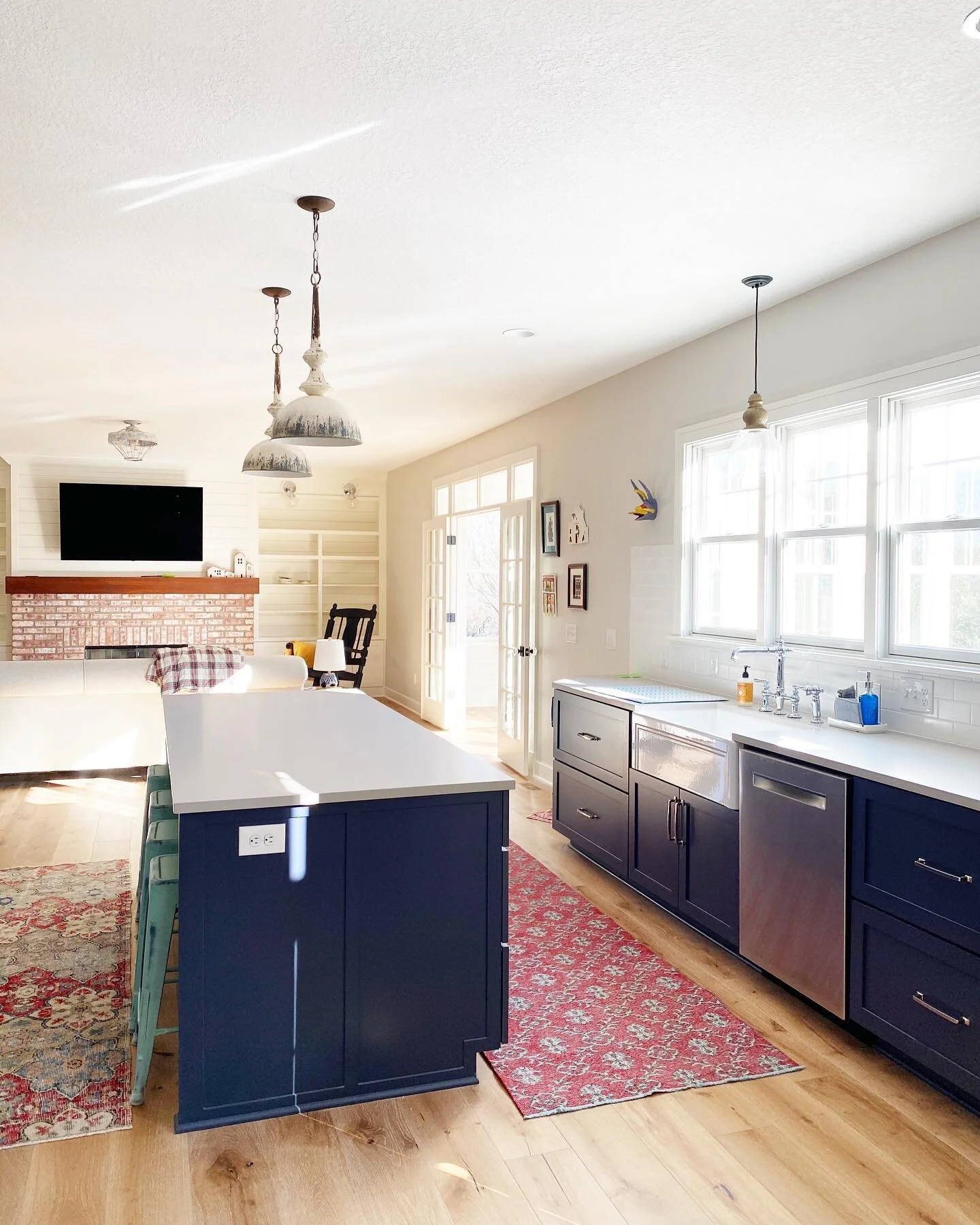 Good morning sunshine!

The homeowner at the #parkstoneproject just sent some photos of the sun streaming in through the new kitchen windows &amp; sunroom - can't wait to share more pics!!

Swipe for the before!

⁣
#love #homedesign #building #design