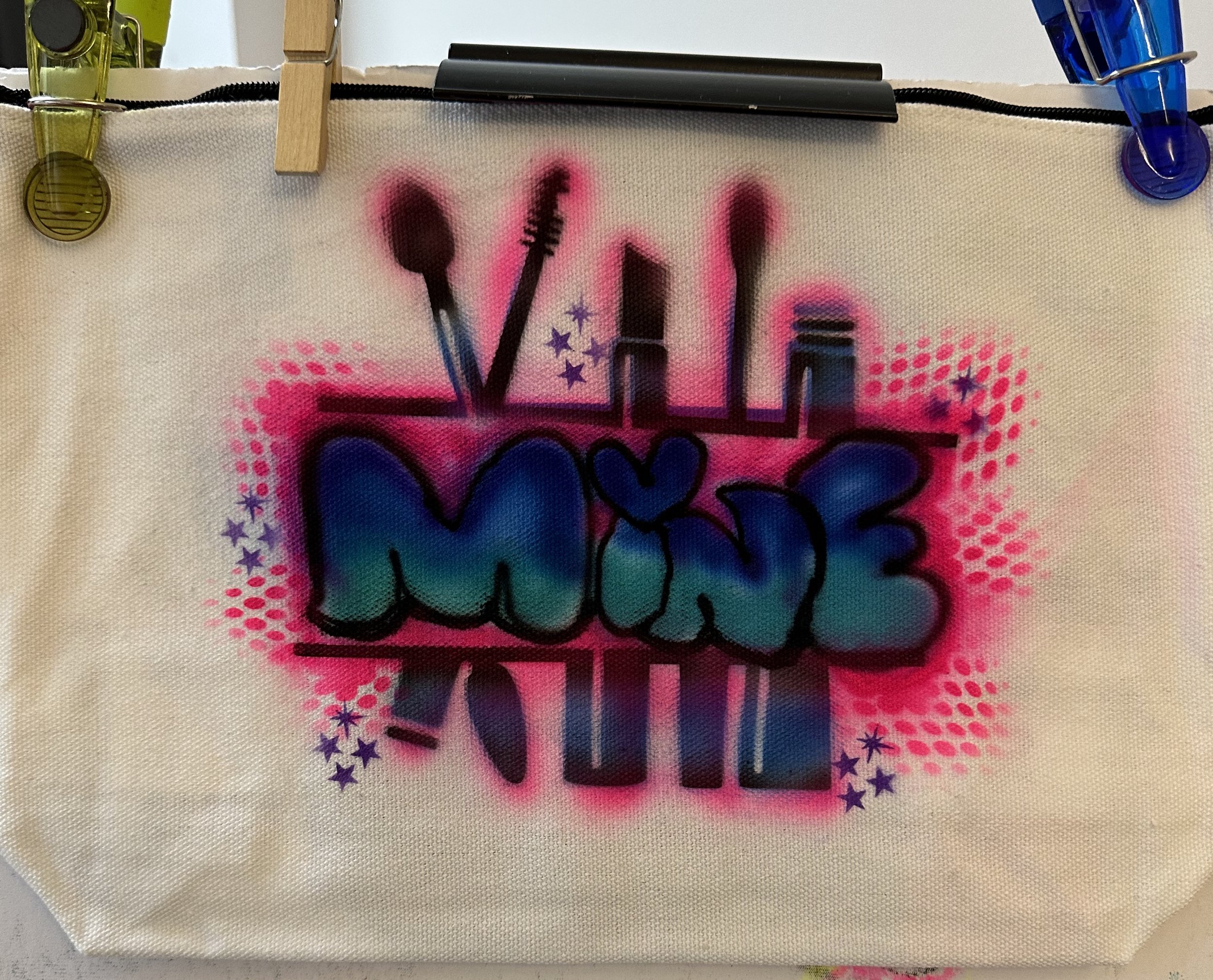 Custom Airbrush Pouch for Parties Long Island.jpg