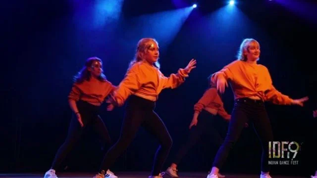 B-Hop kids group performing for Tere Mast Mujhe Jeene Na De and other songs. Choreography: @sipeiida

#idf19 #indiandancefestival #indiandancefest #Bollywood #bollywooddance #dancecrew #dancegroup #kidsdance