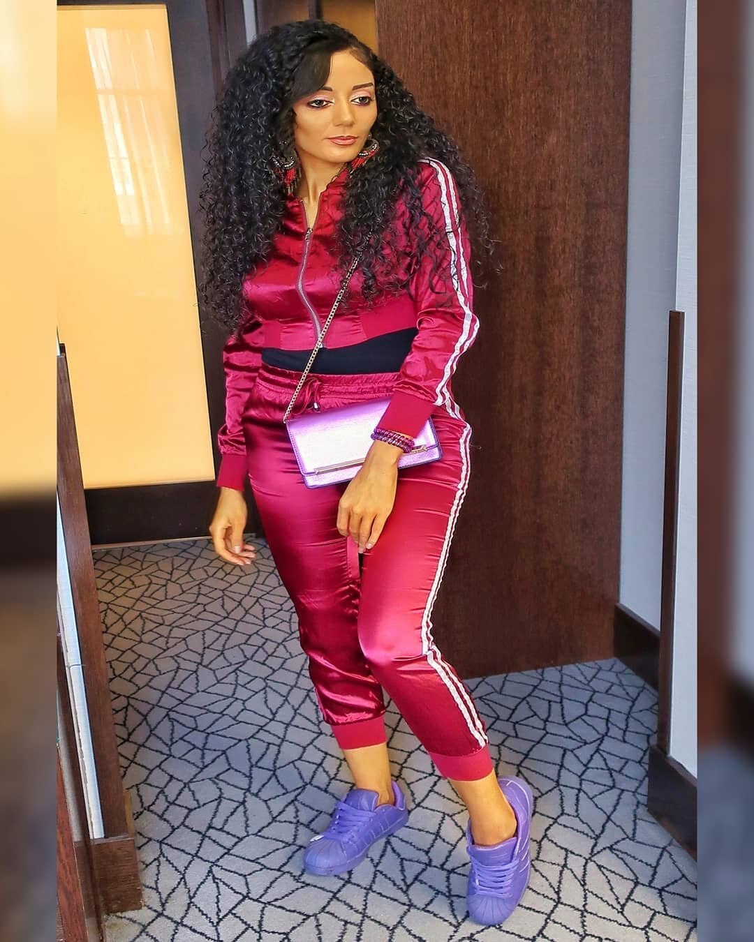 Everything reminds me of you ... ❤

Tracksuit @amazonfashion
I will share the link in my insta stories and you can also find it in my Amazon highlight 

#RedStyle #AllRedEverything #AmazonFashionFinds #AmazonInfluencer #TracksuitDay
#CurlyGirly #IgCu