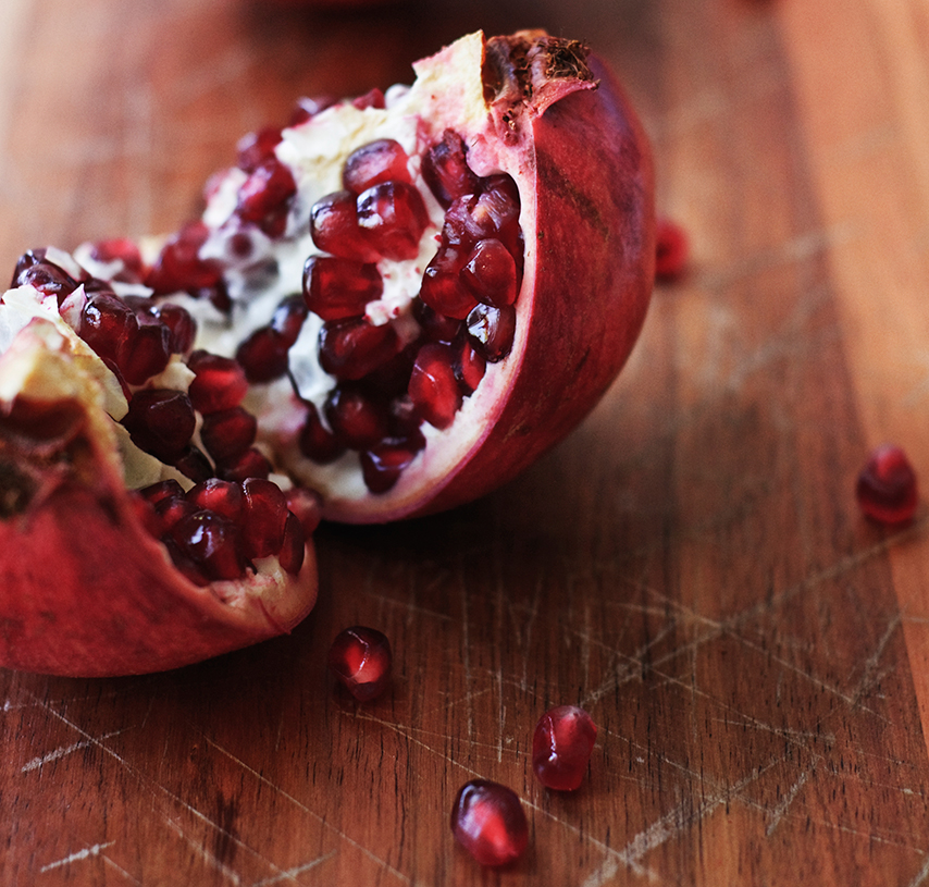 Pomegranate A juicy, dark, lush fruit concoction blended with a twist of orange and a sprinkle of cinnamon!