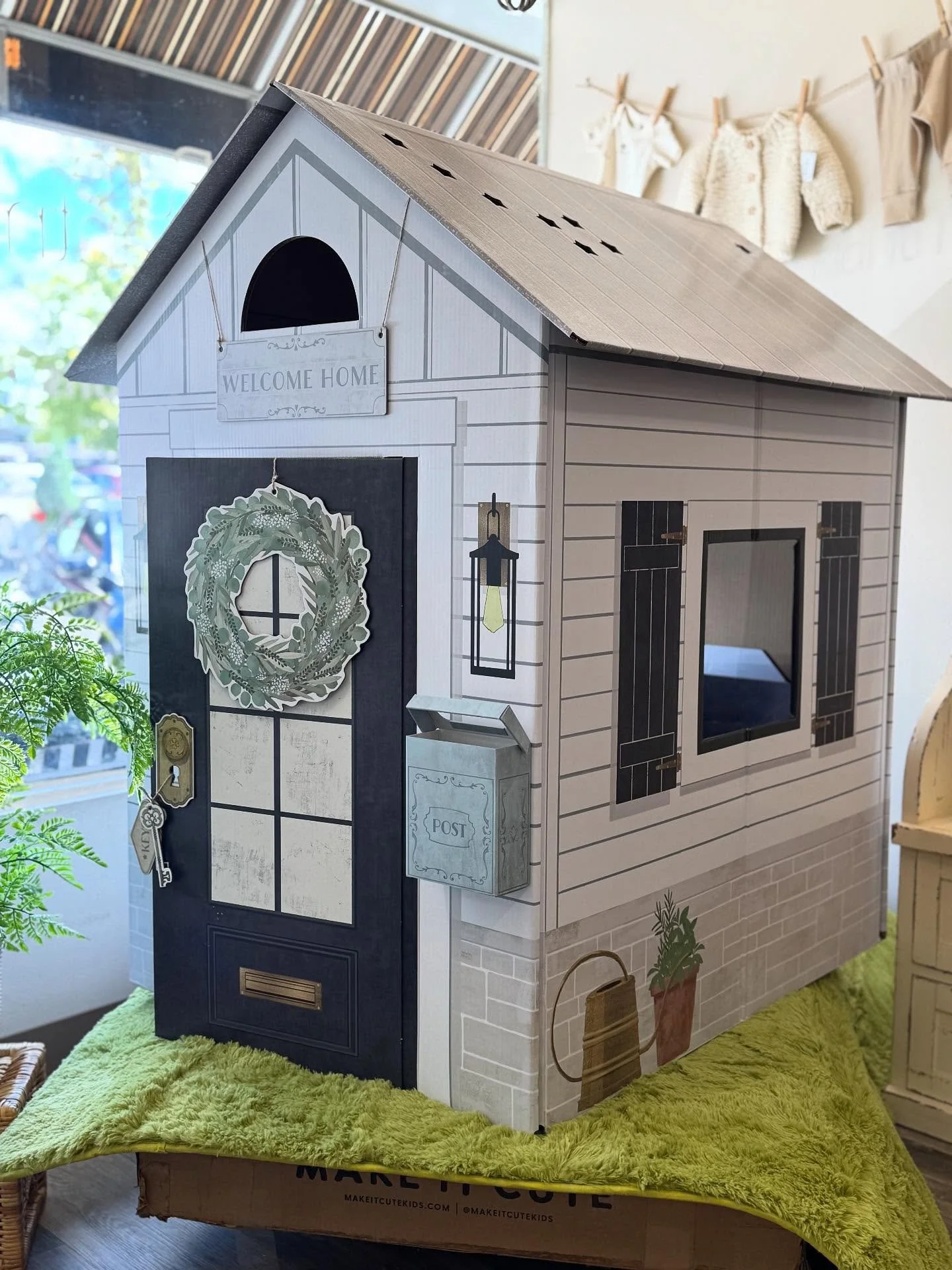 It’s a perfect day for your little ones to play indoors with this adorable playhouse from @makeitcutekids π‘ Set up and take down is incredibly easy, making it perfect for fun and imaginative play wherever you go! Add the home decor kit to make